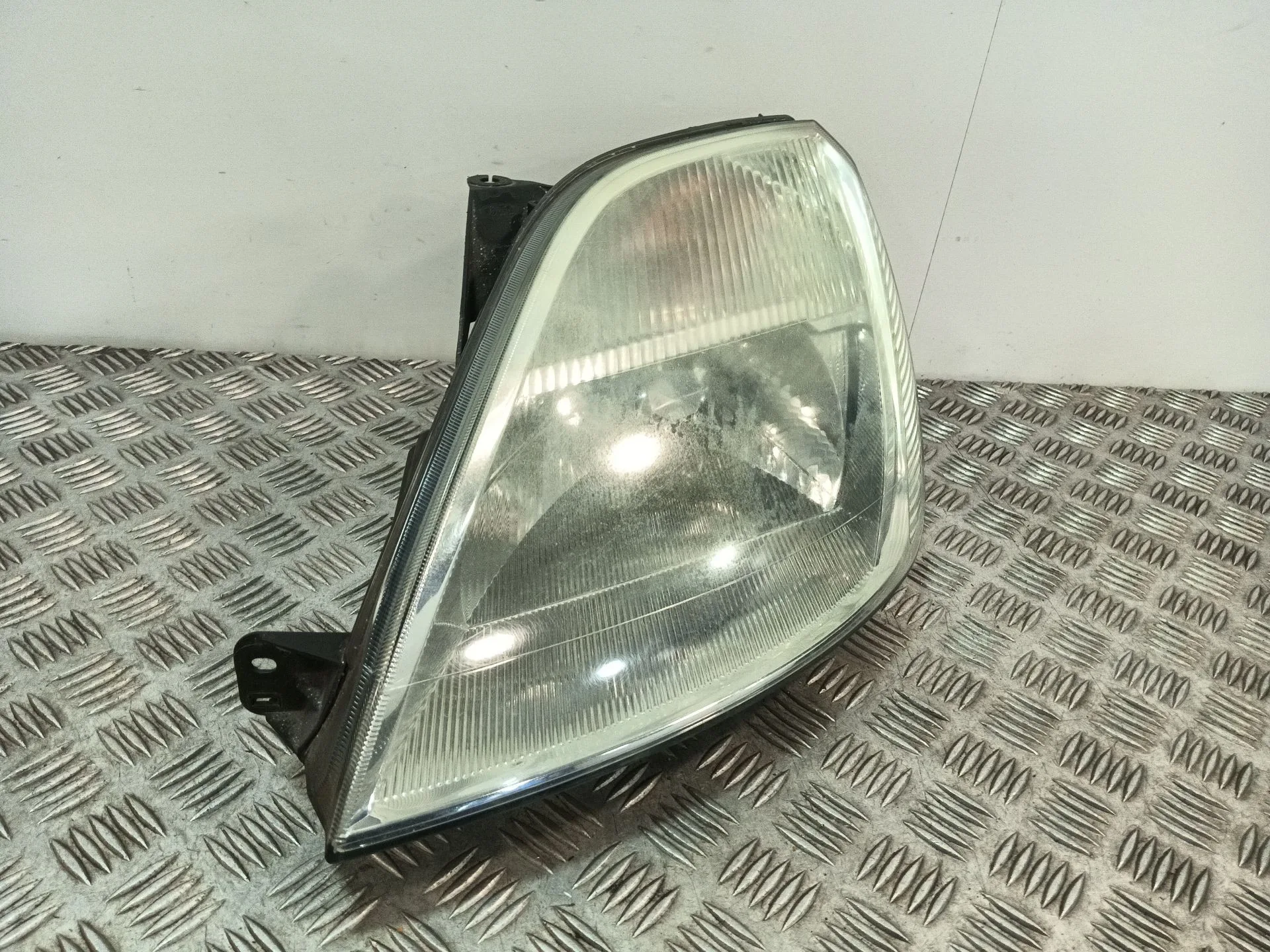 Faro Izquierdo para Ford Fiesta V (Jh_, Jd_)
