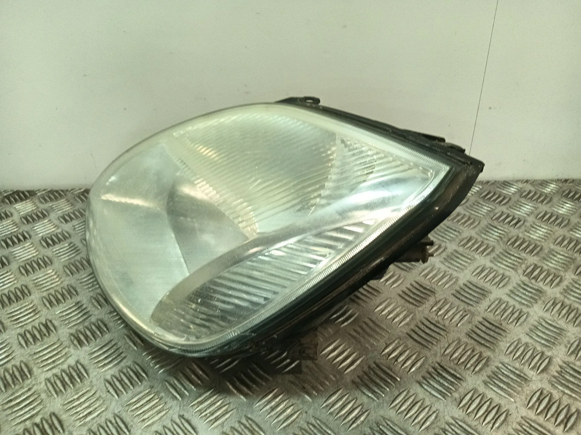 Faro Izquierdo para Ford Fiesta V (Jh_, Jd_)