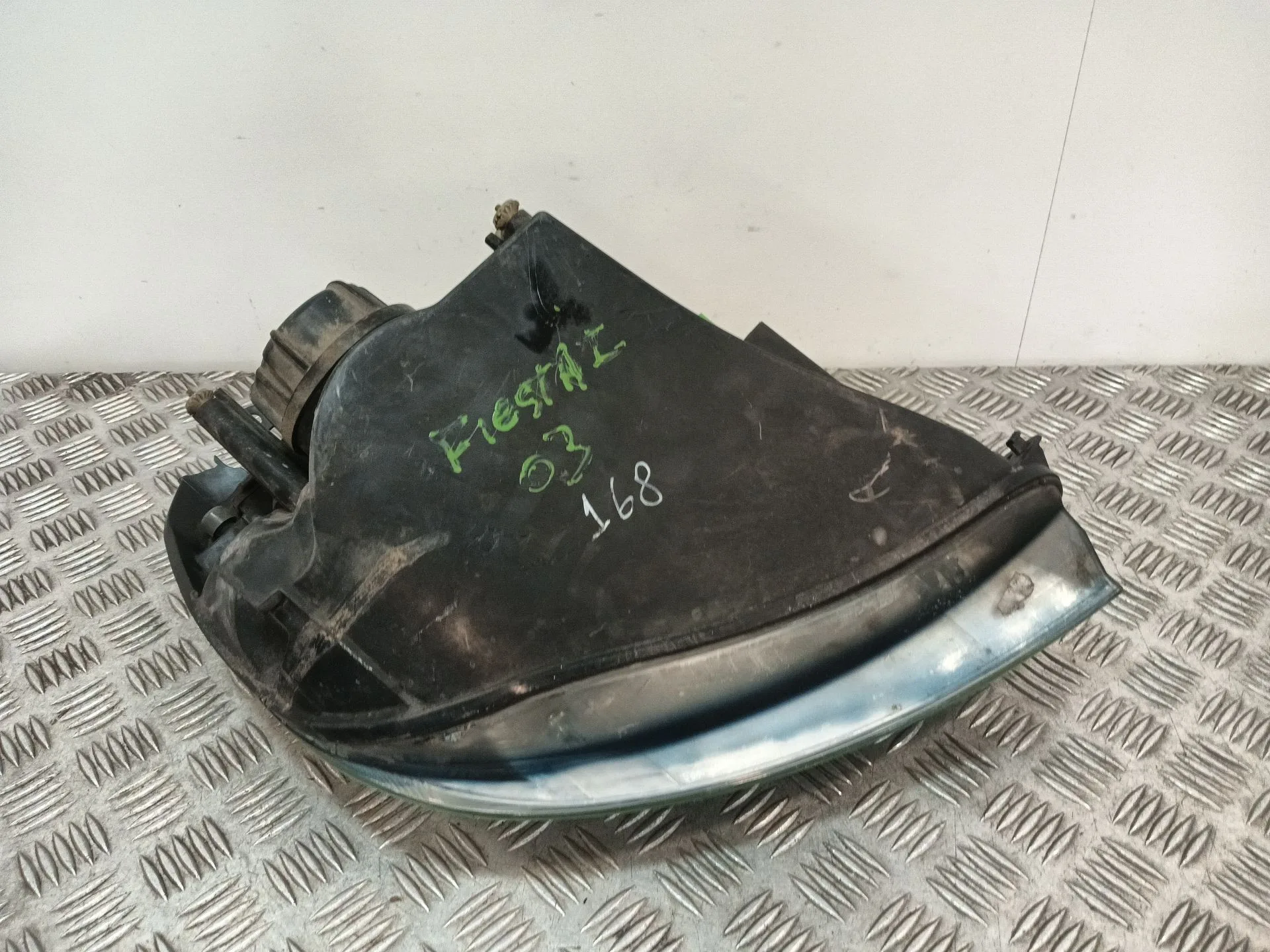 Faro Izquierdo para Ford Fiesta V (Jh_, Jd_)