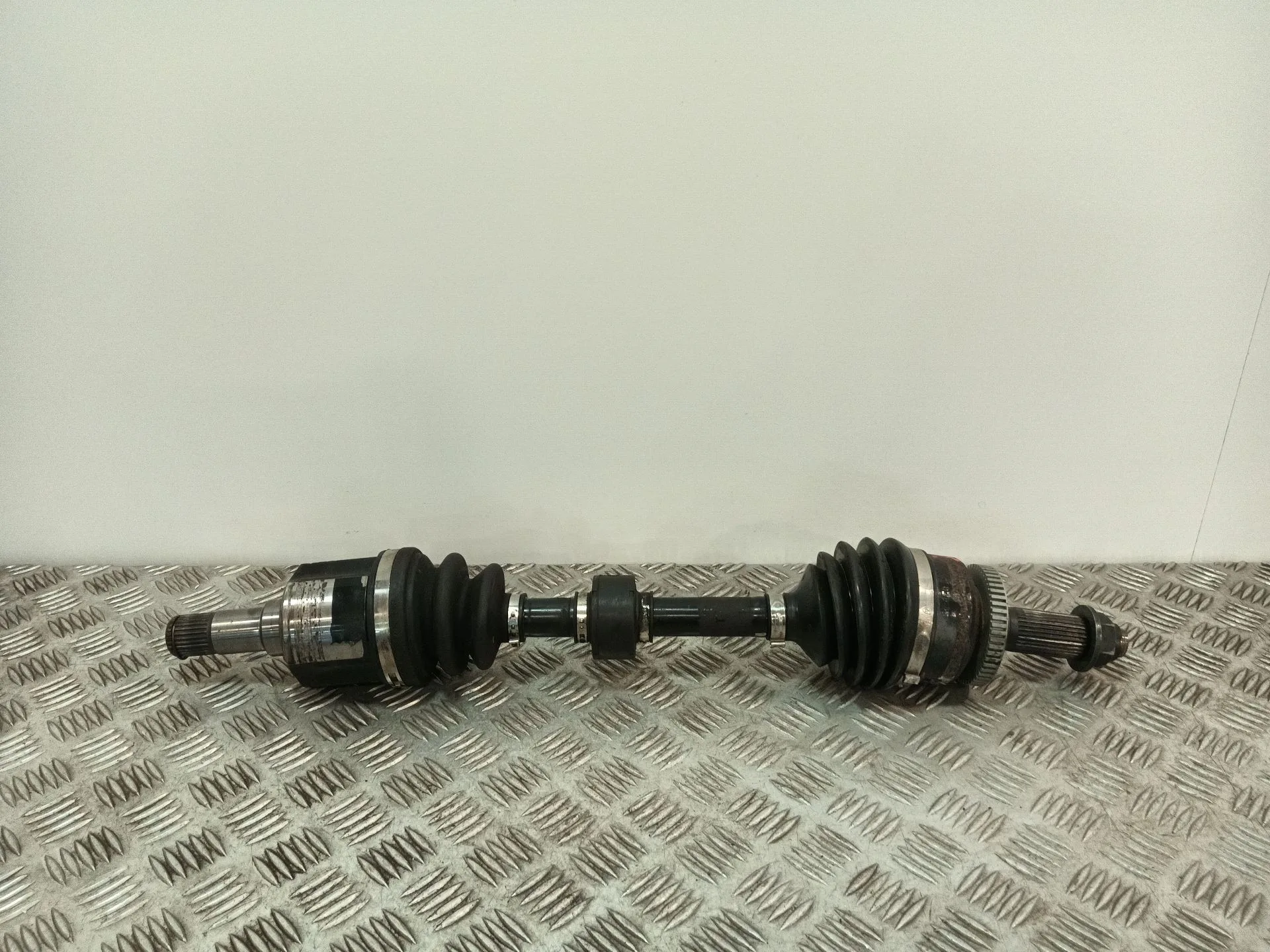 Transmision Delantera Izquierda para Kia Carnival
