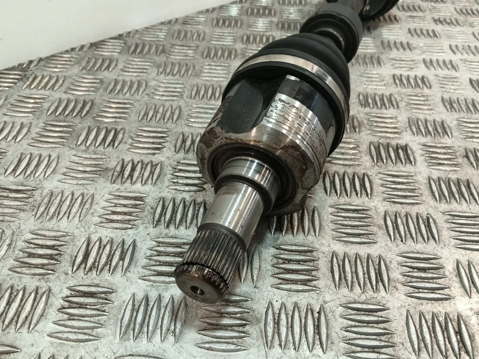 Transmision Delantera Izquierda para Kia Carnival