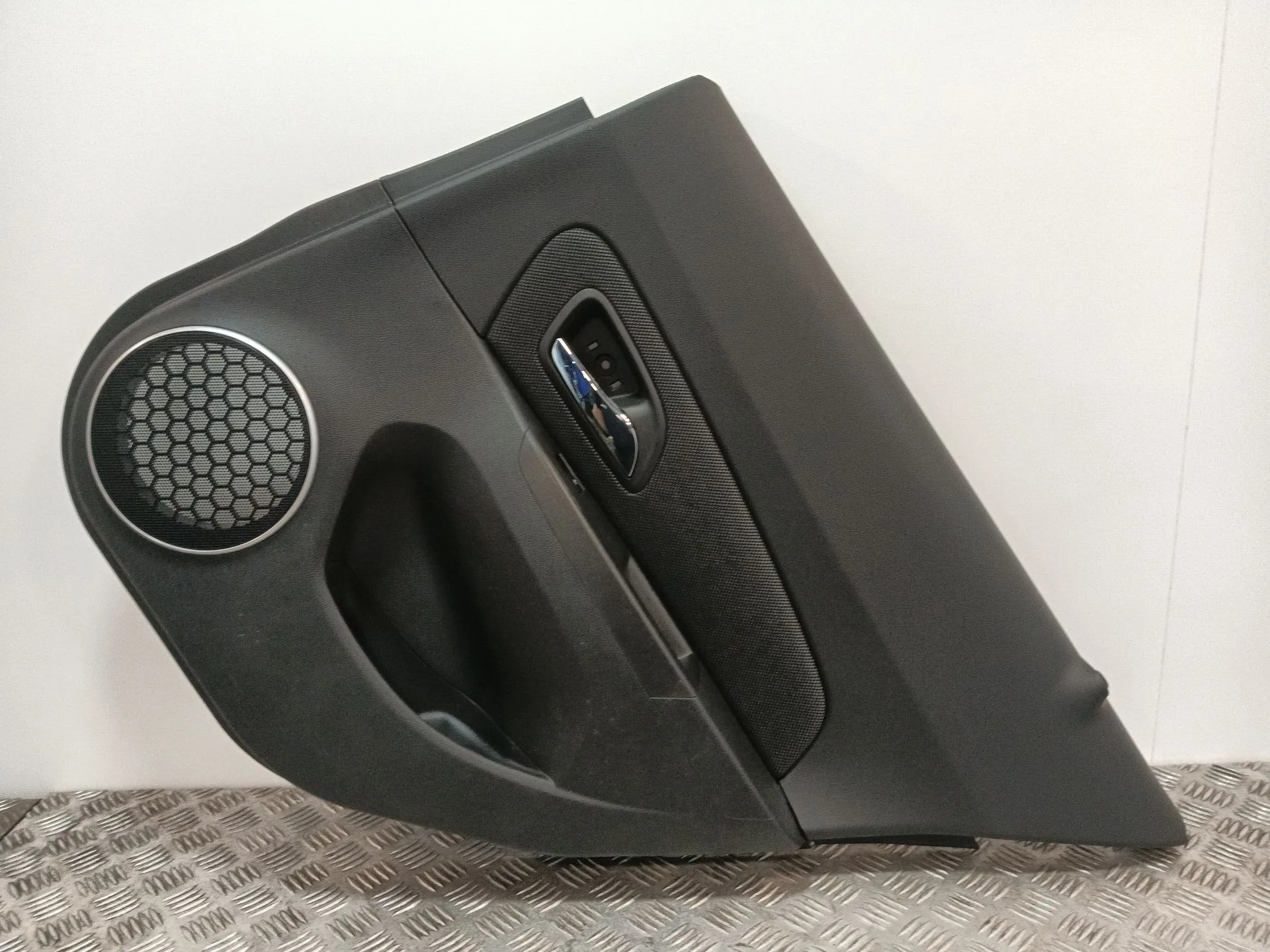 Guarnecido Puerta Trasera Derecha para Chevrolet Cruze Hatchback (J305)