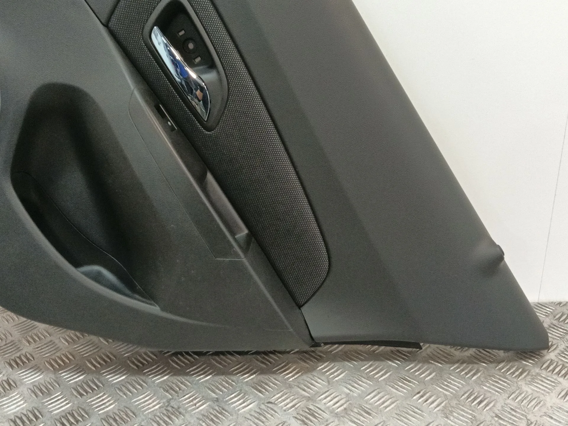 Guarnecido Puerta Trasera Derecha para Chevrolet Cruze Hatchback (J305)