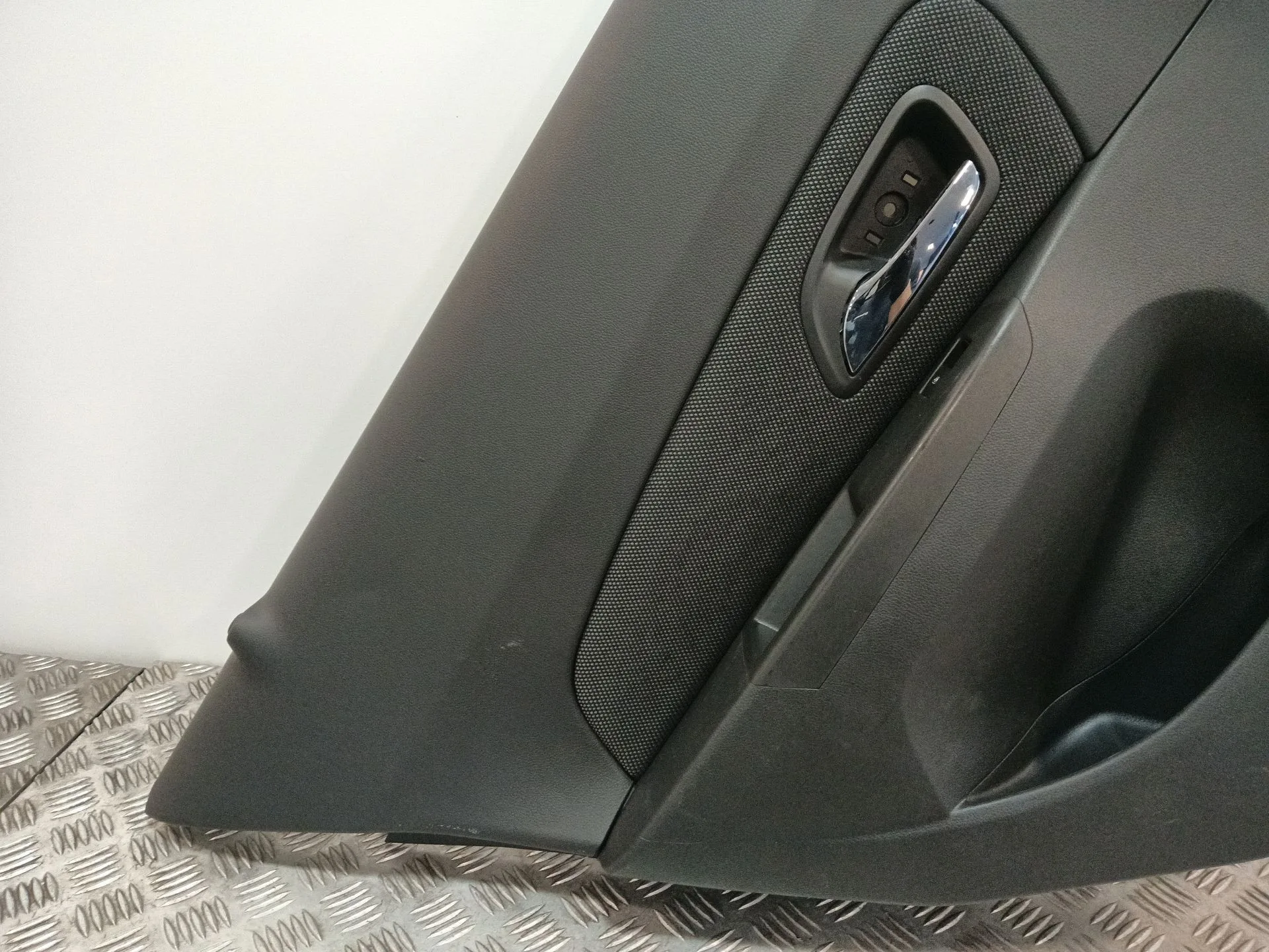 Guarnecido Puerta Trasera Izquierda para Chevrolet Cruze Hatchback (J305)