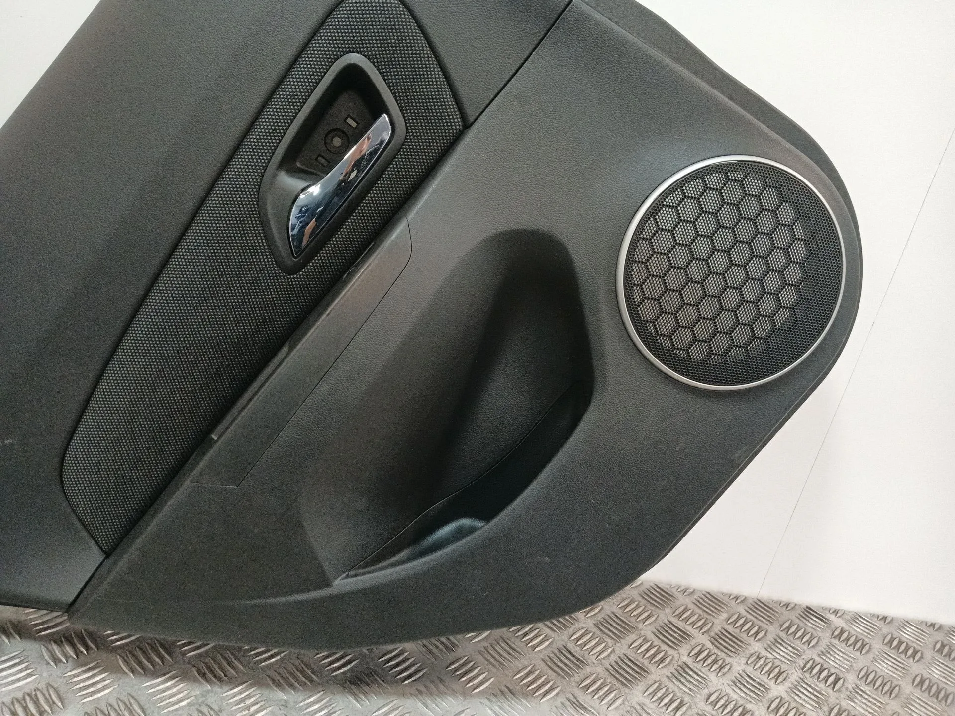 Guarnecido Puerta Trasera Izquierda para Chevrolet Cruze Hatchback (J305)