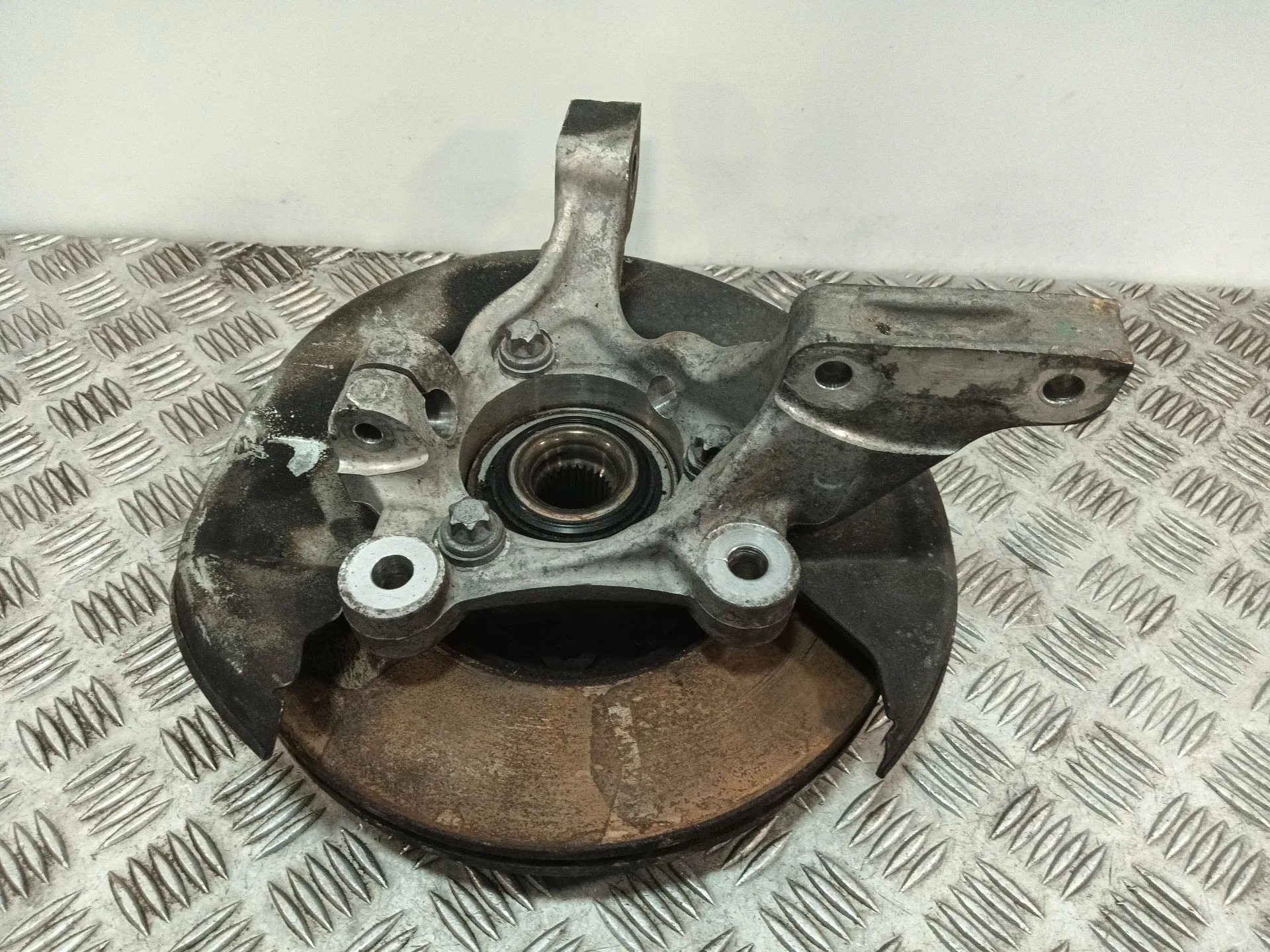 Mangueta Delantera Izquierda para Saab 9-5 (Ys3E)