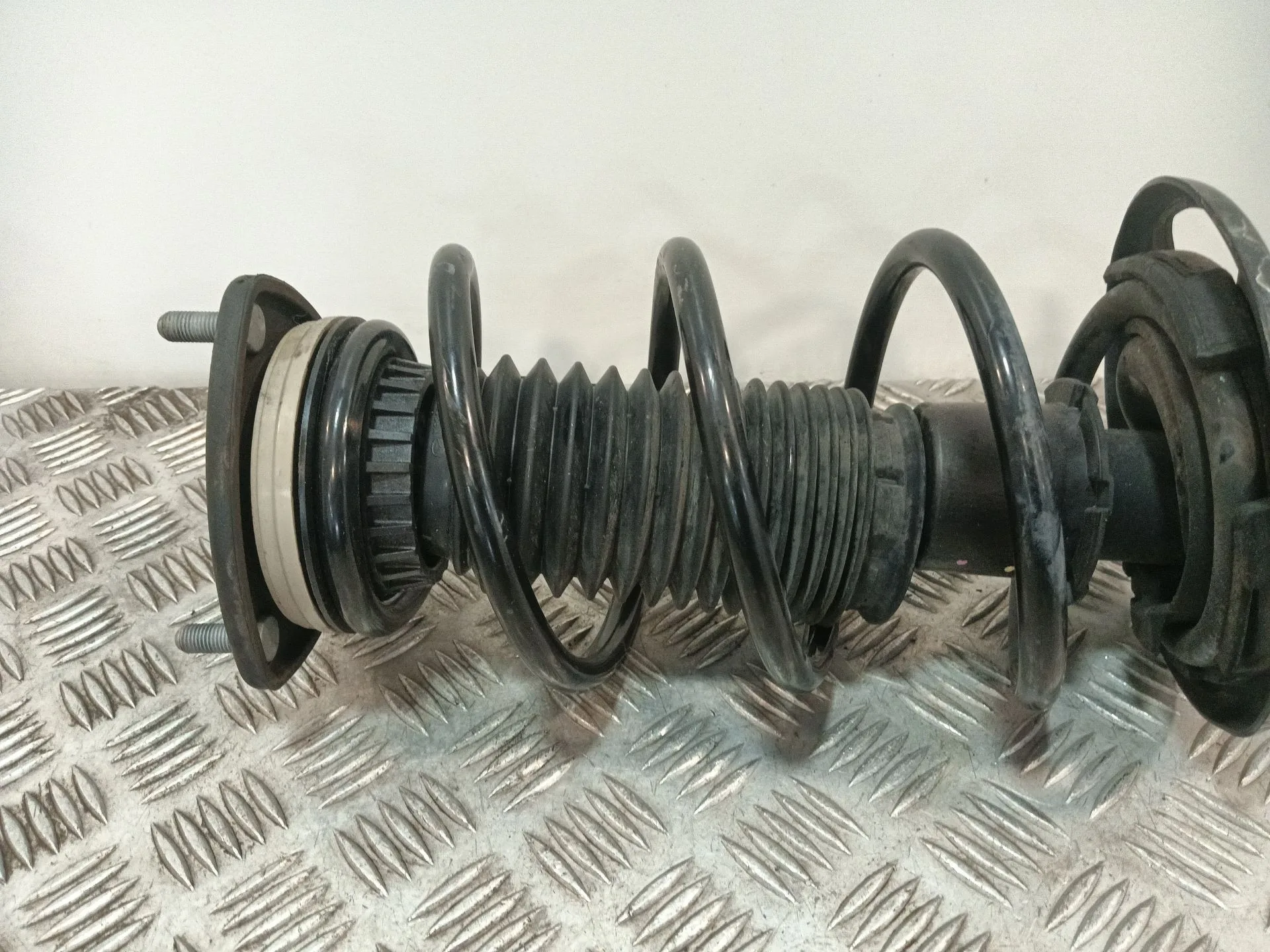Amortiguador Delantero Izquierdo para Mazda Cx-3 (Dk)
