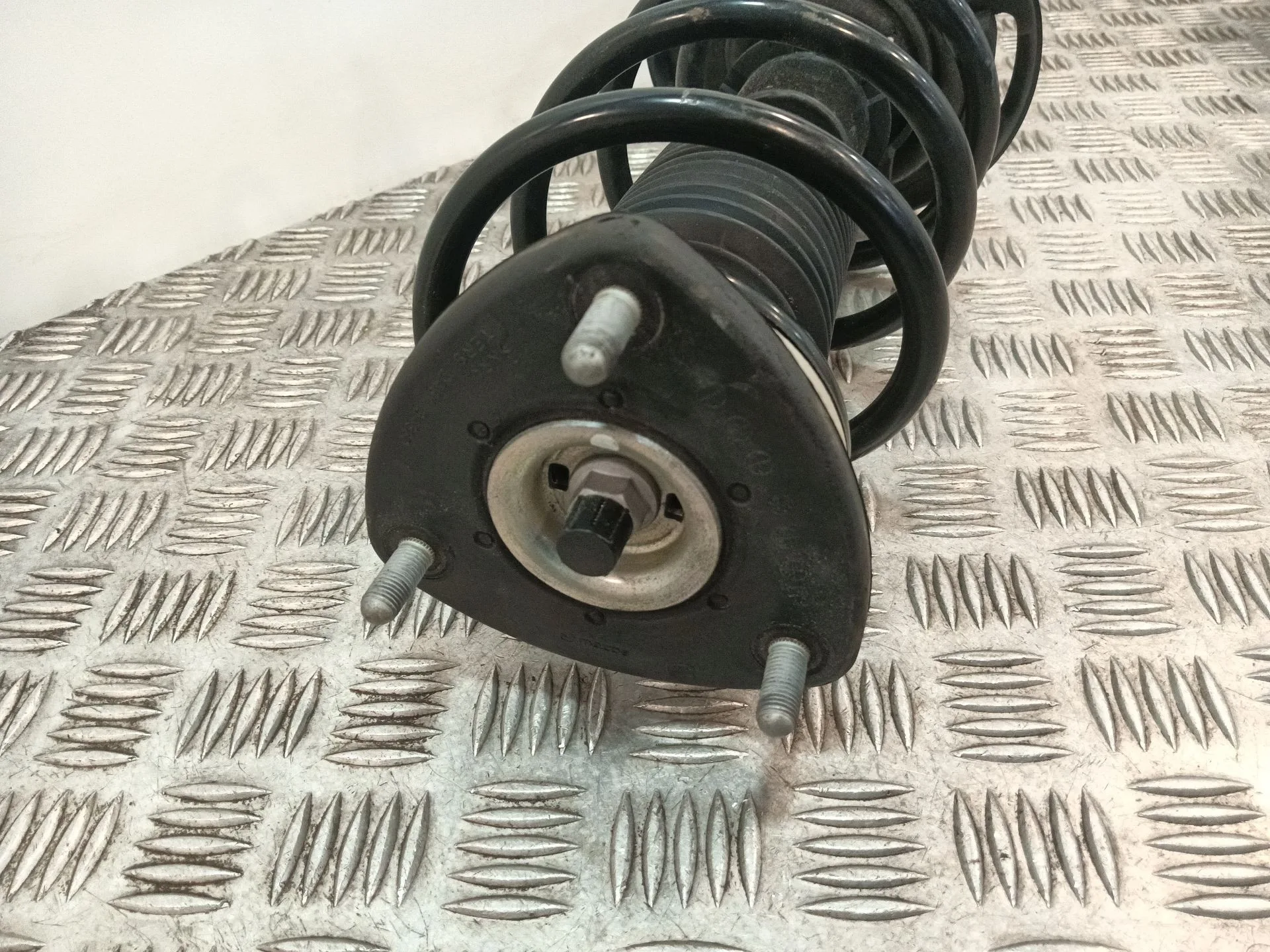 Amortiguador Delantero Izquierdo para Mazda Cx-3 (Dk)