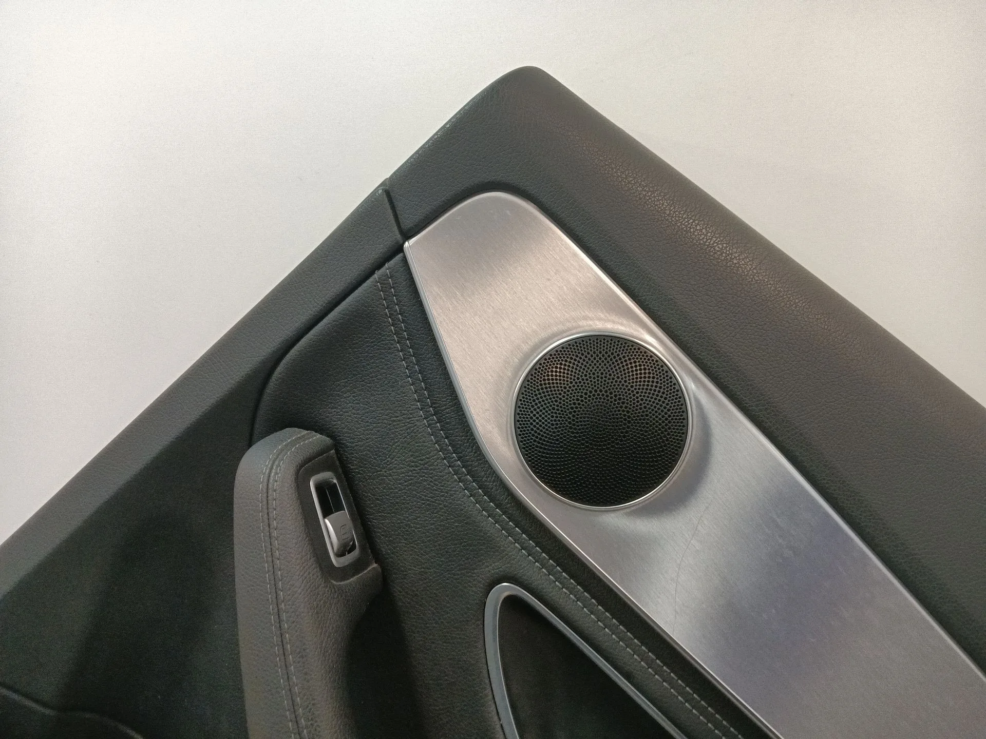 Guarnecido Puerta Trasera Derecha para Mercedes-Benz Clase C (W205)
