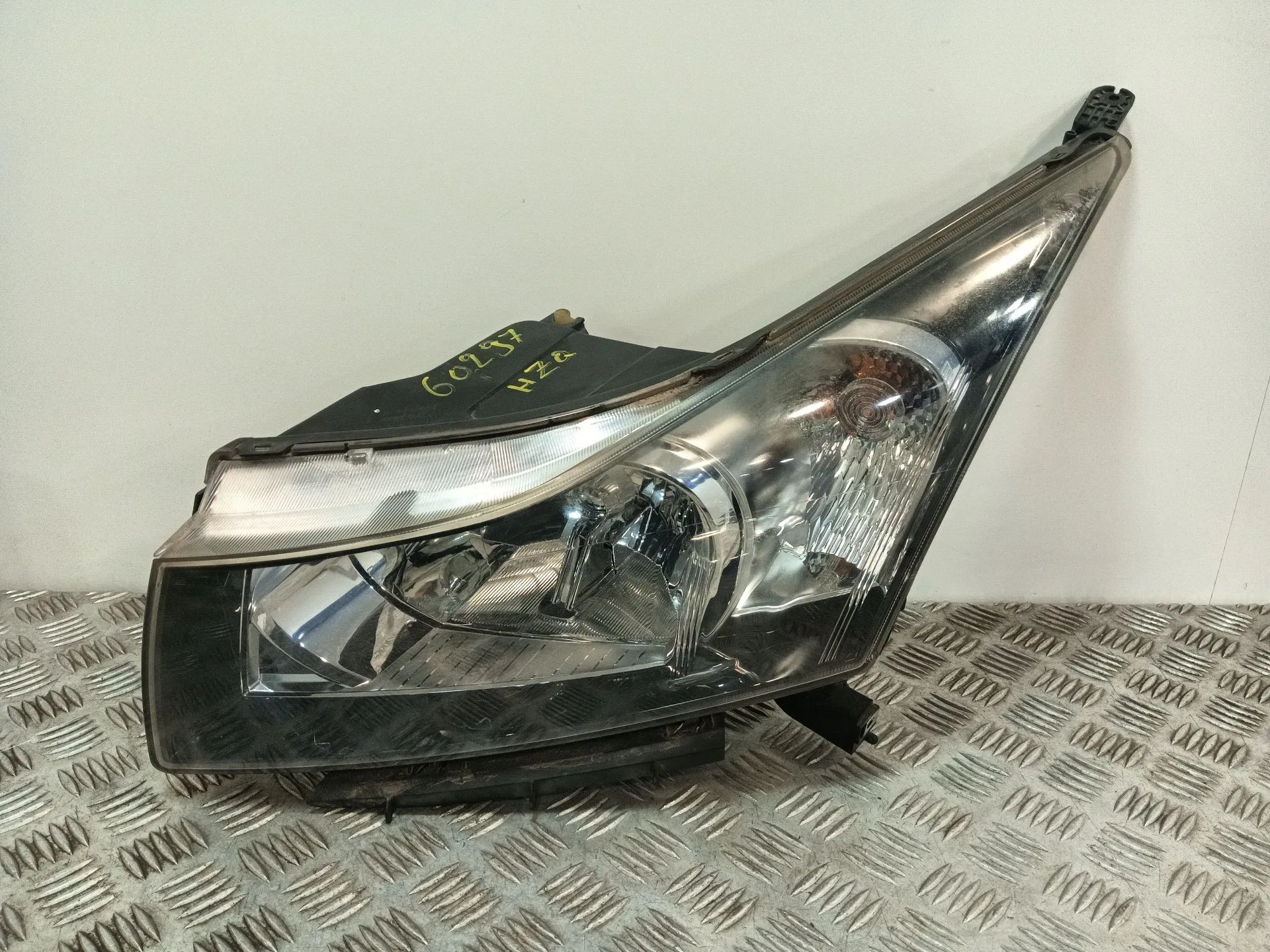 Faro Izquierdo para Chevrolet Cruze (J300)