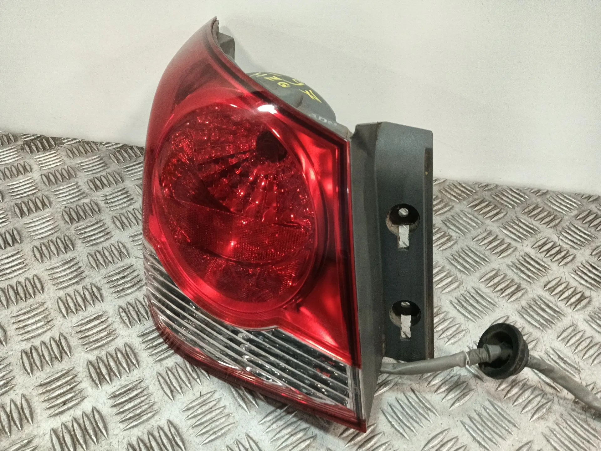 Piloto Trasero Izquierdo para Chevrolet Cruze (J300)