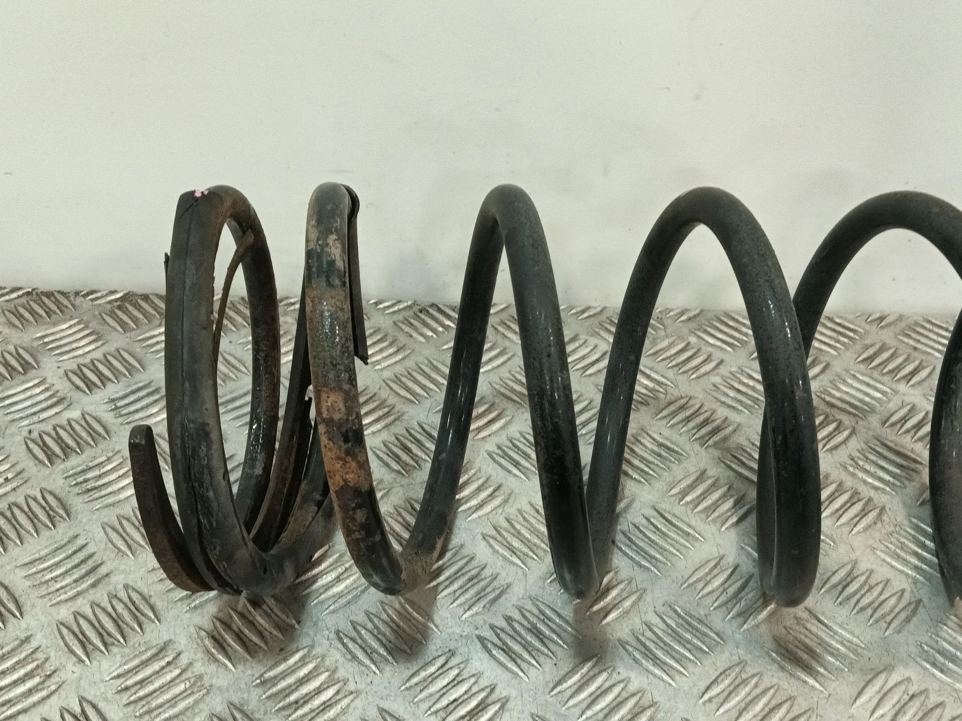 Muelle Trasero Izquierdo para Mitsubishi Montero (V3_W, V2_W, V4_W, V5_W)