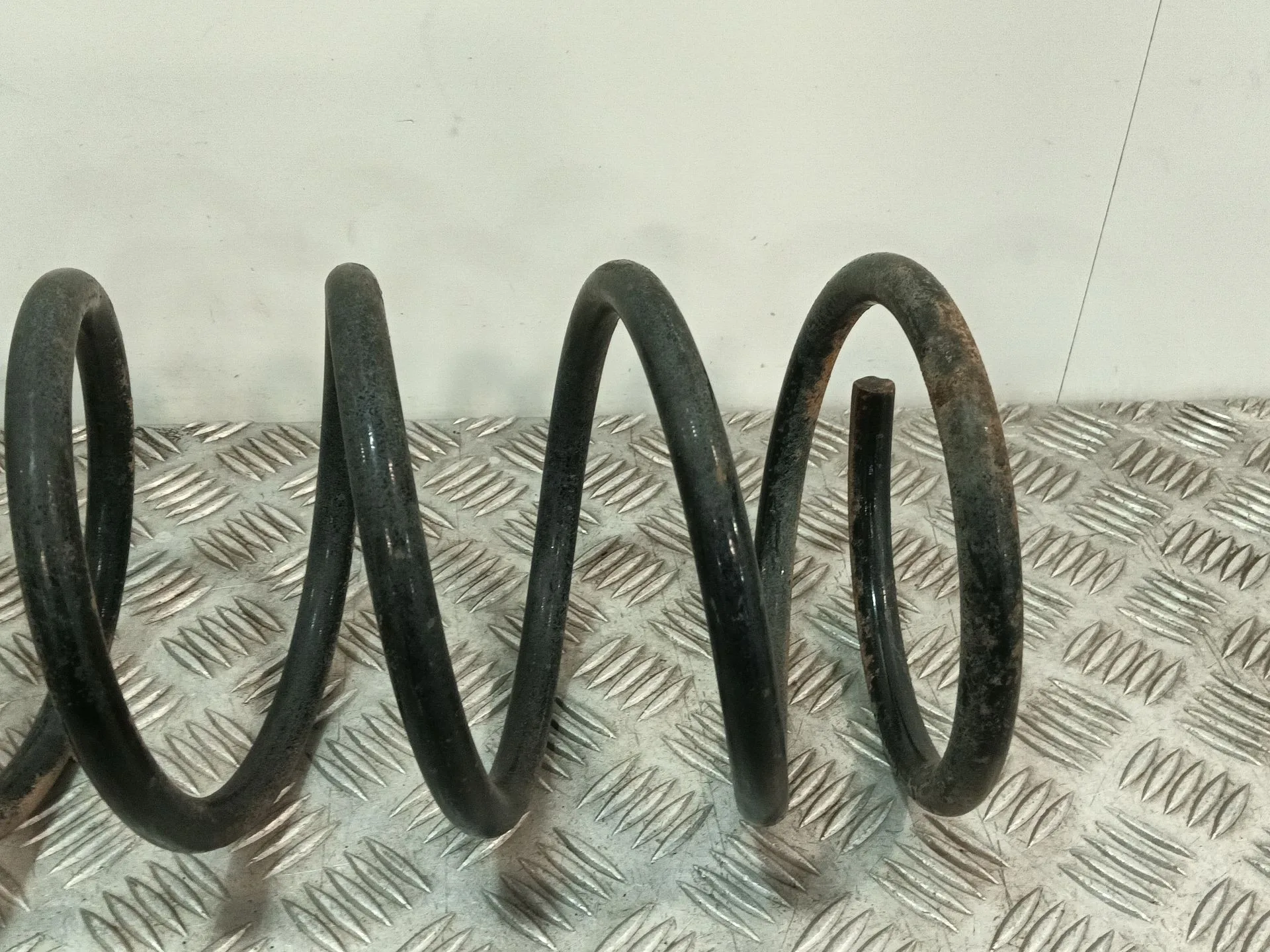 Muelle Trasero Izquierdo para Mitsubishi Montero (V3_W, V2_W, V4_W, V5_W)