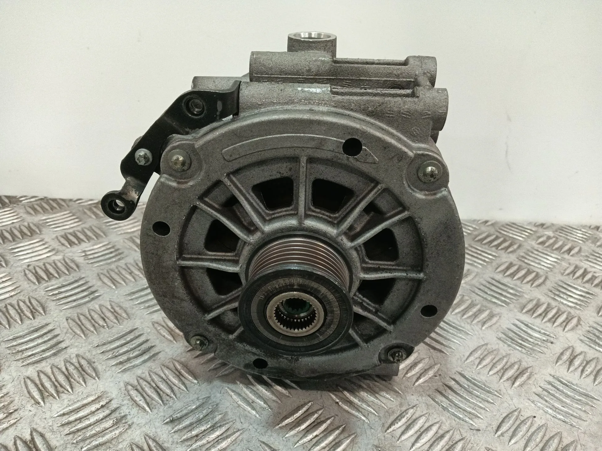 Alternador para Mercedes-Benz Clase M (W163)