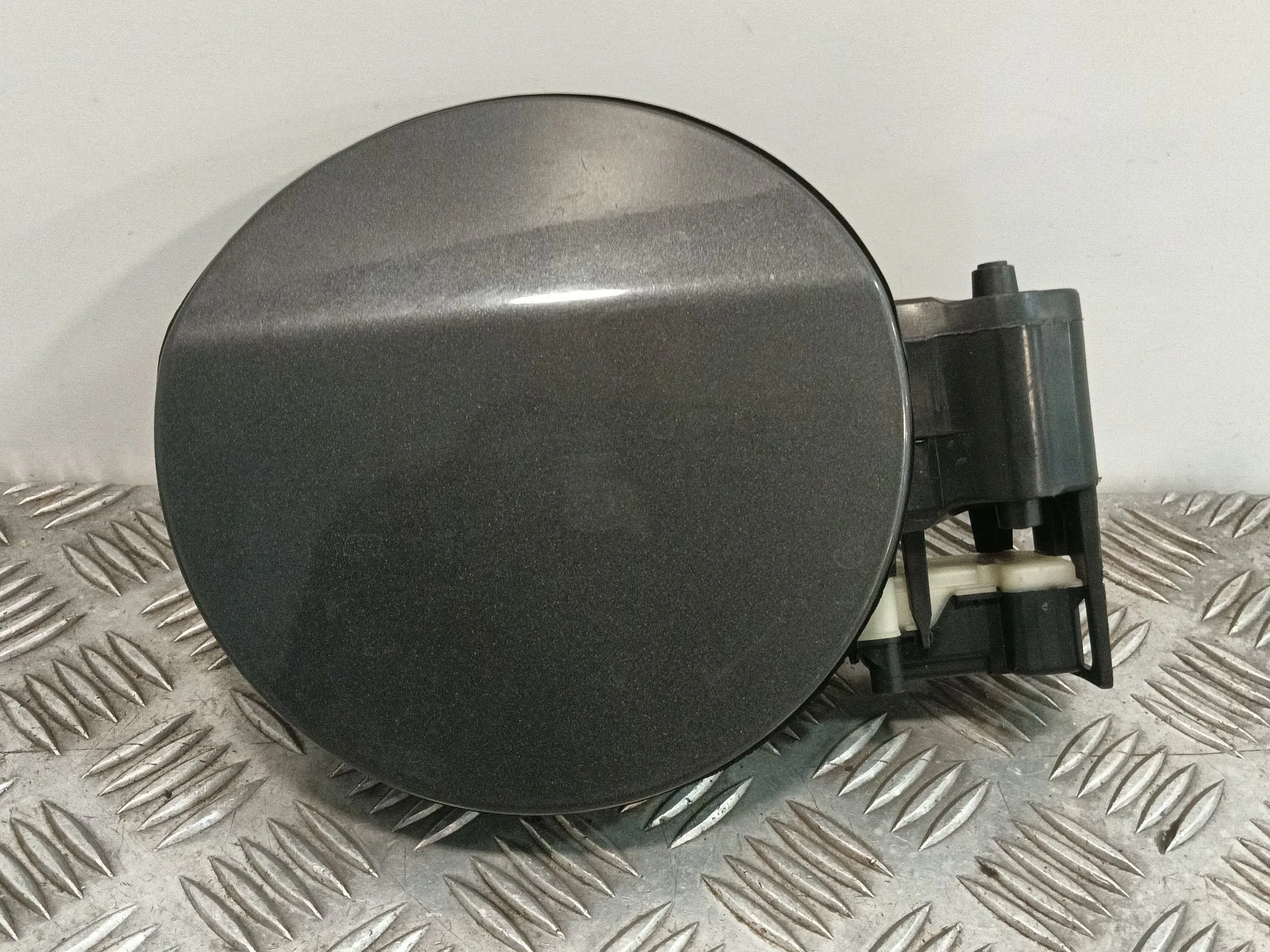 Tapa Exterior Combustible para Opel Astra J Lim.