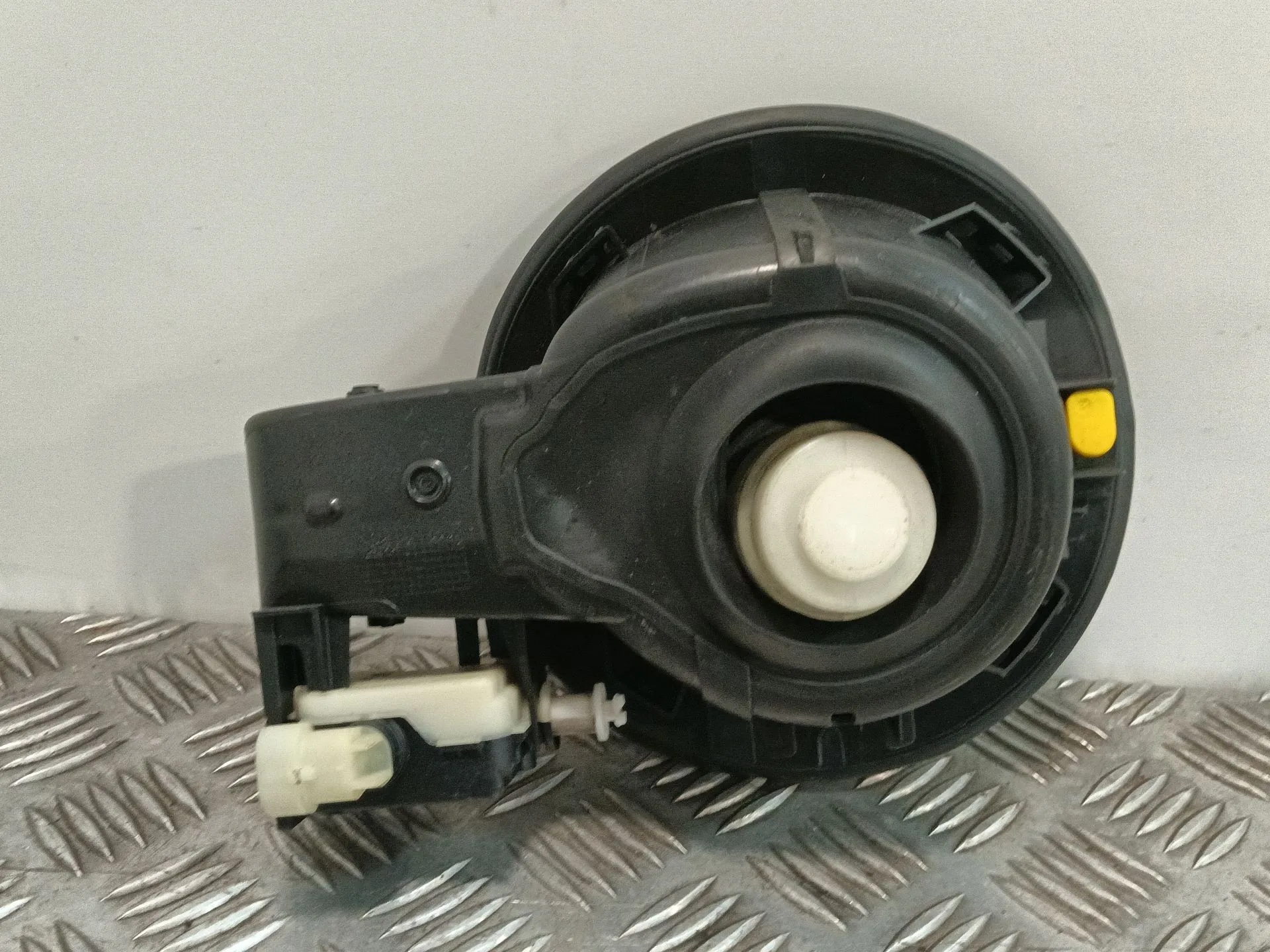 Tapa Exterior Combustible para Opel Astra J Lim.