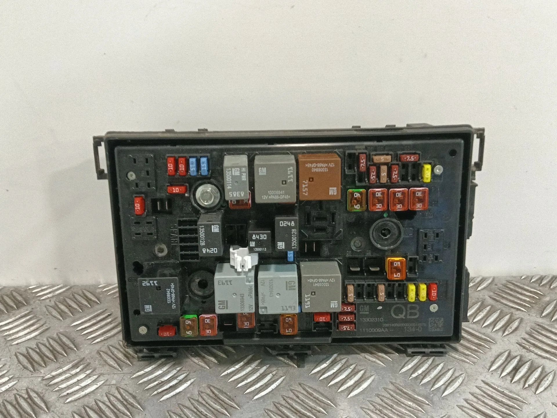 Caja Reles / Fusibles para Opel Astra J Lim.