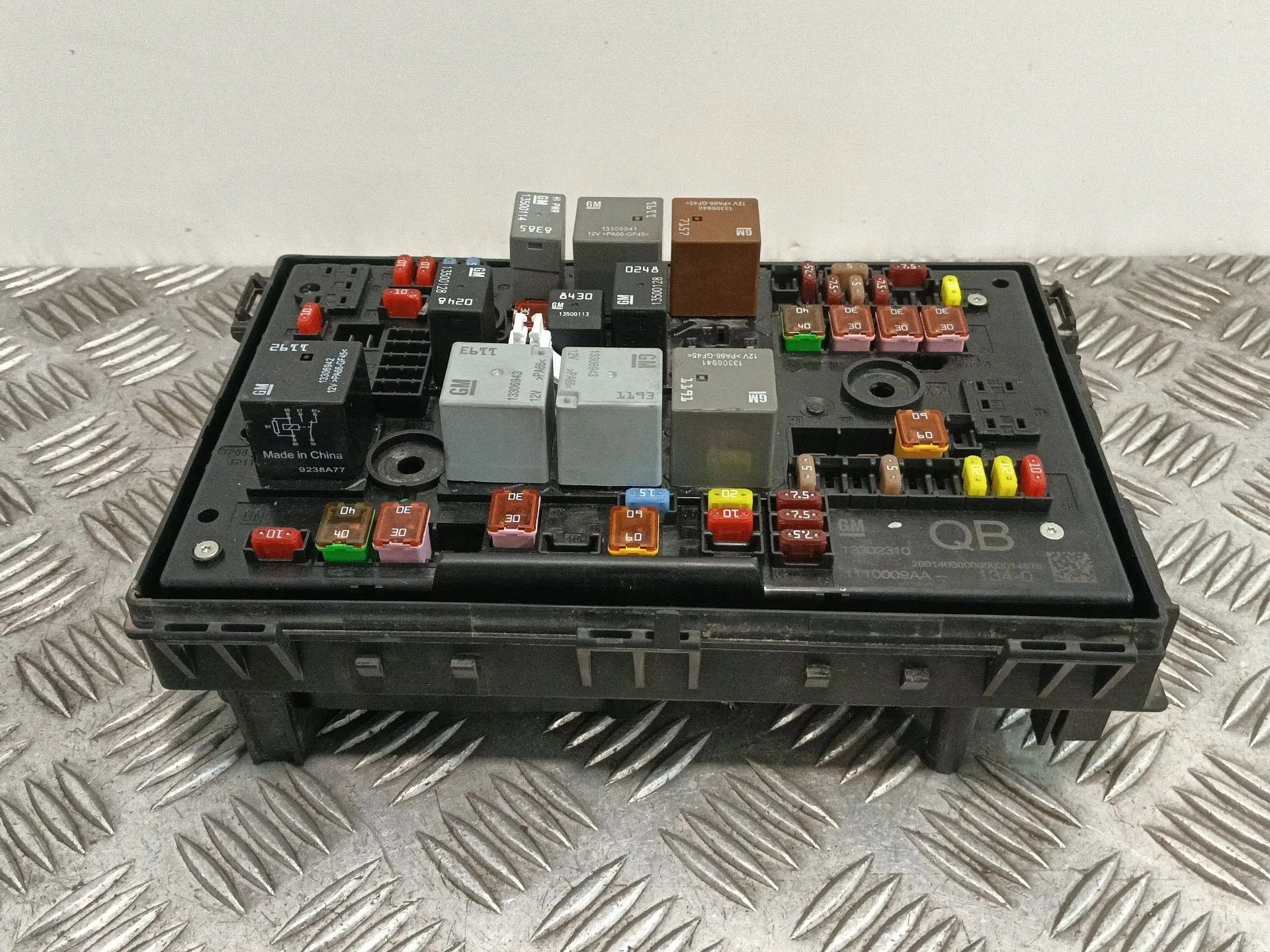 Caja Reles / Fusibles para Opel Astra J Lim.