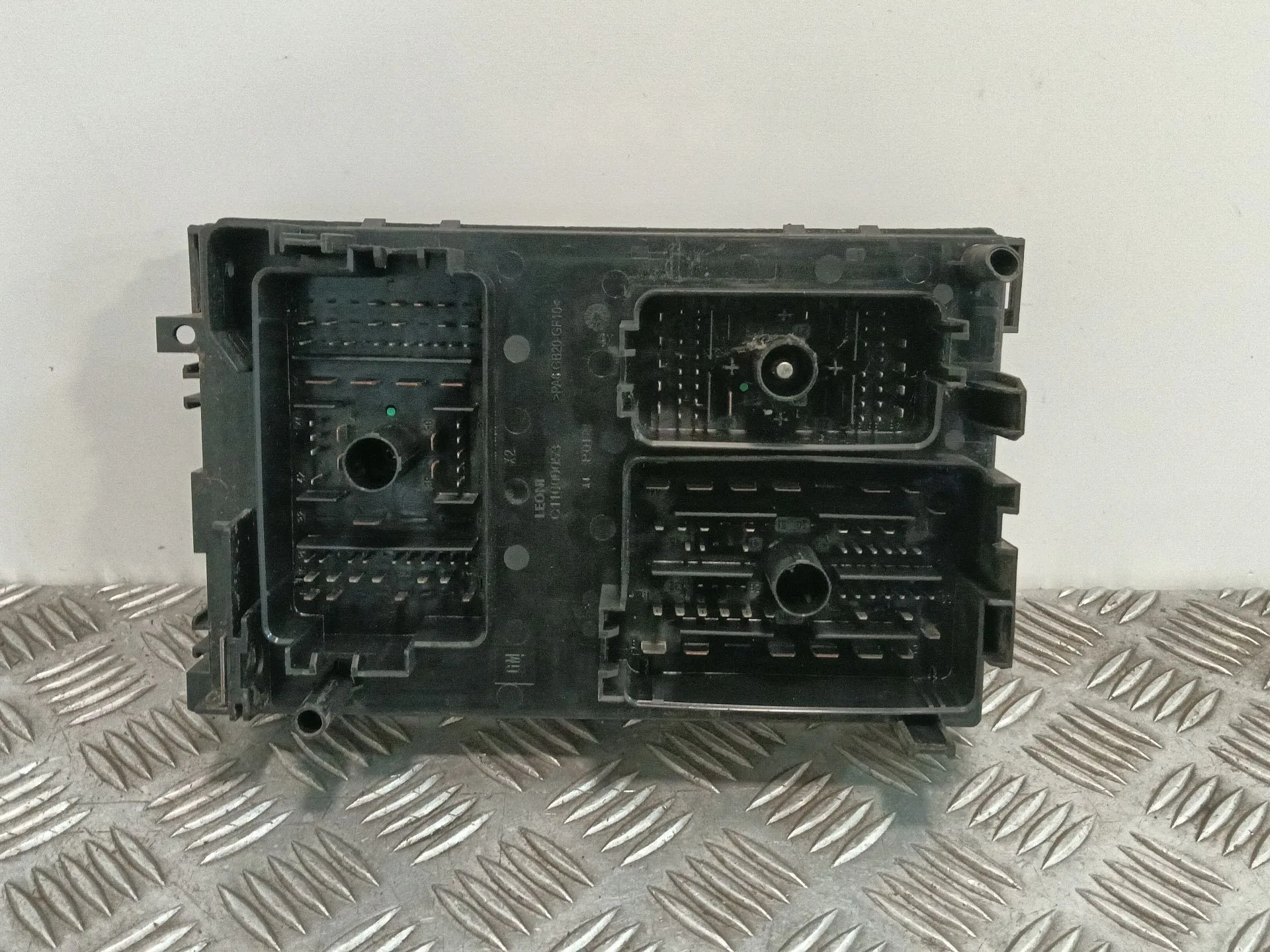 Caja Reles / Fusibles para Opel Astra J Lim.