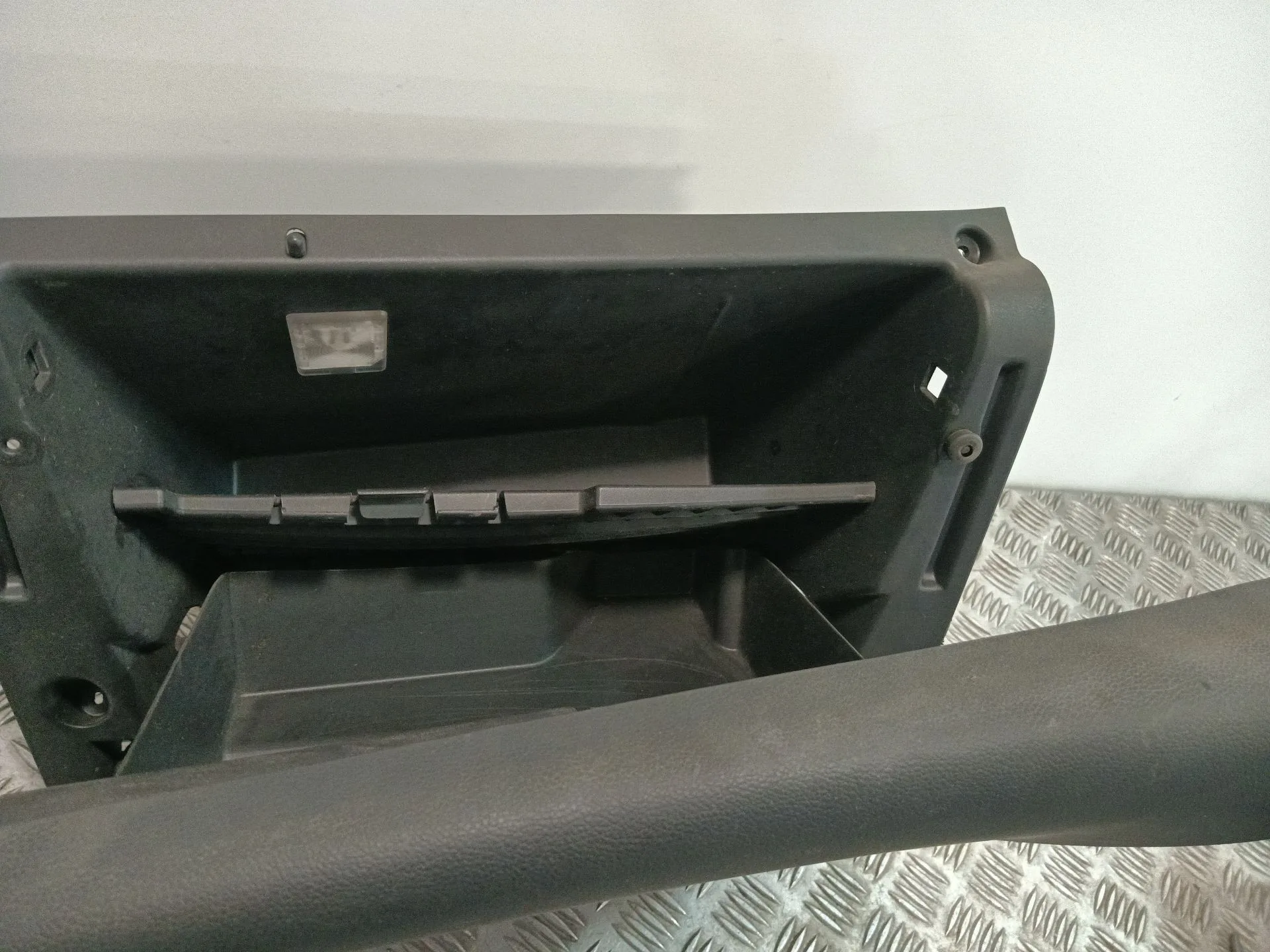 Guantera para Opel Astra J Lim.