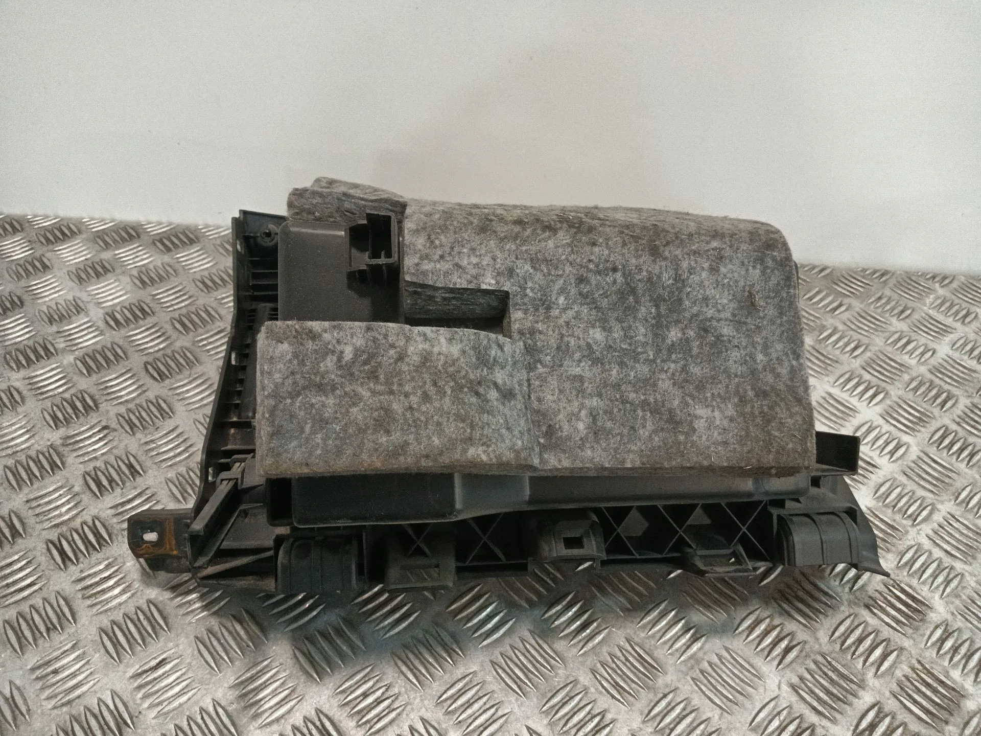 Guantera para Opel Astra J Lim.