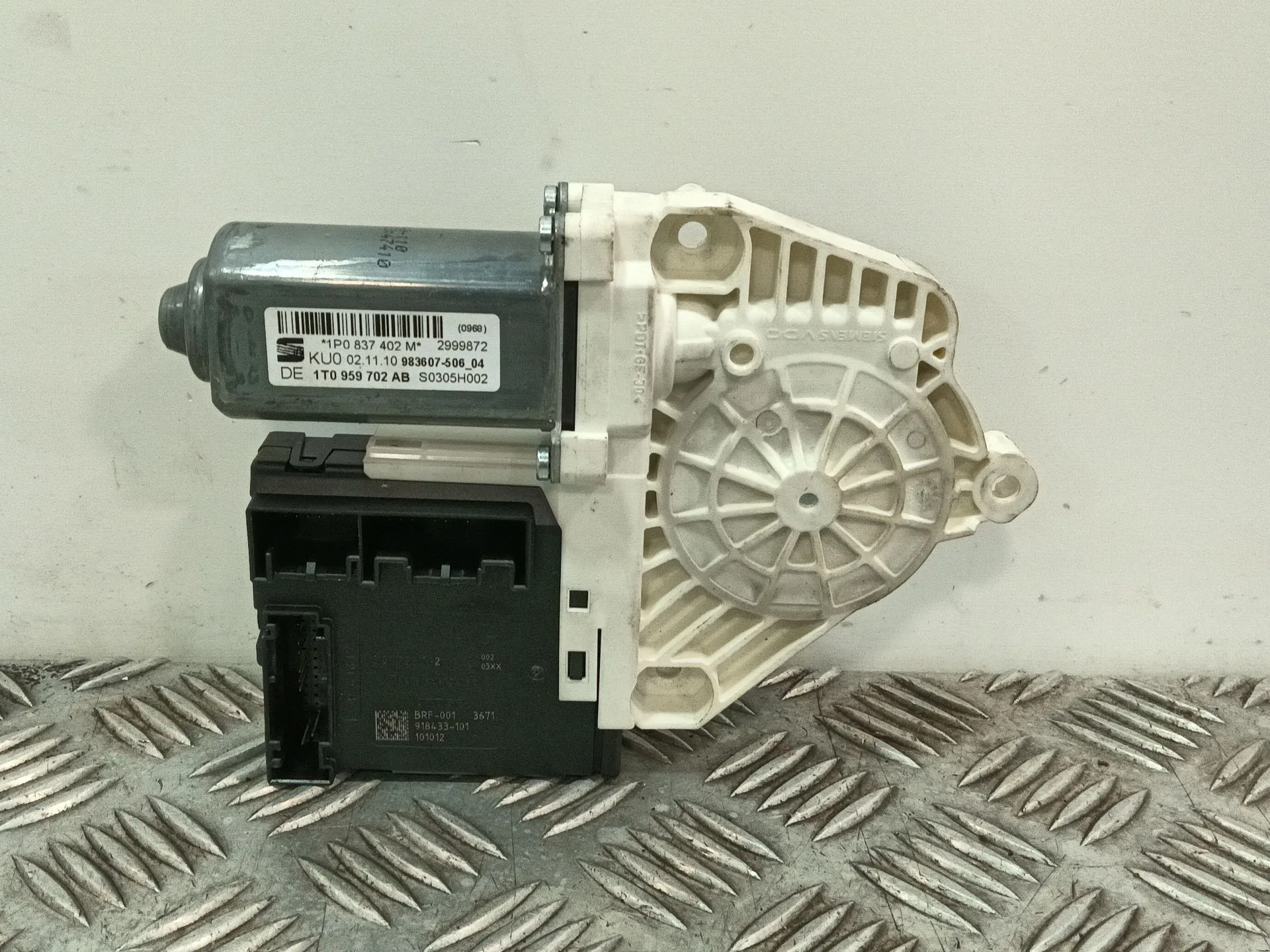 Motor Elevalunas Delantero Derecho para Seat Leon (1P1)