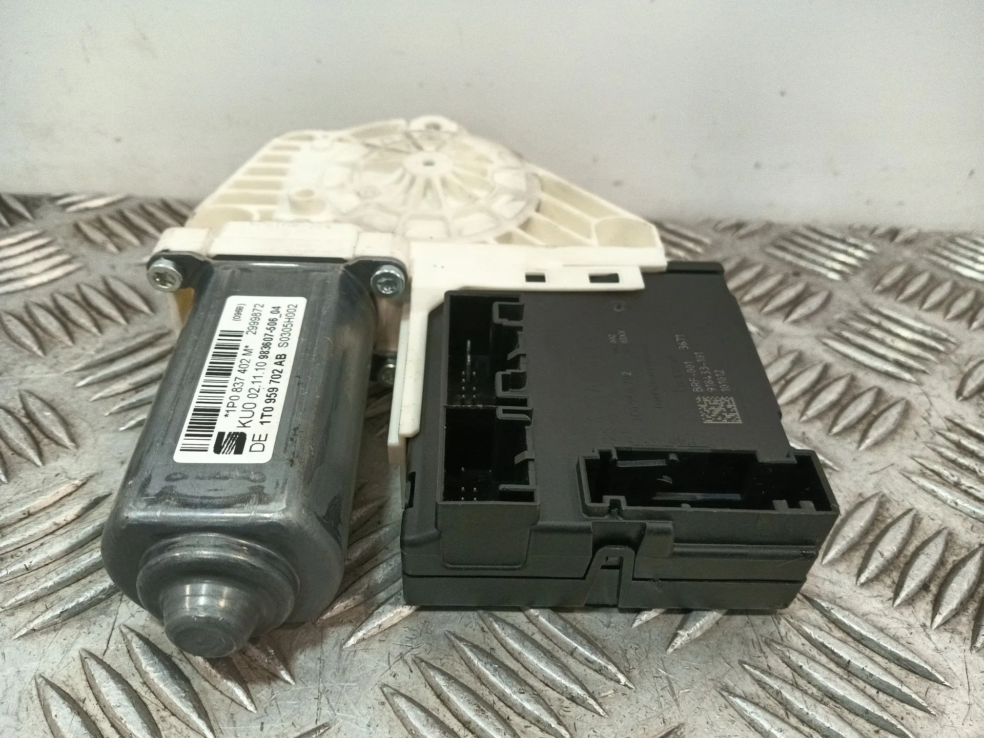 Motor Elevalunas Delantero Derecho para Seat Leon (1P1)