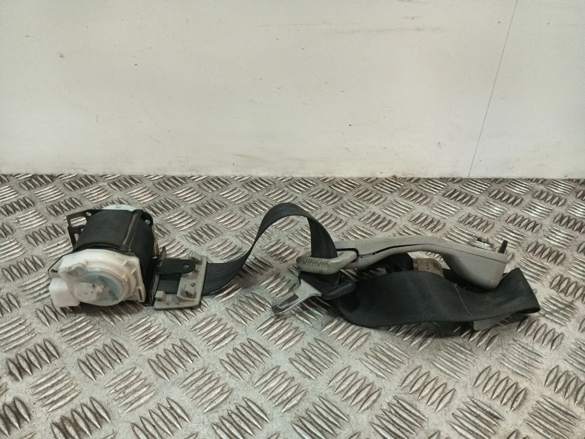 Cinturon Seguridad Trasero Derecho para Mitsubishi Montero (V60/V70)