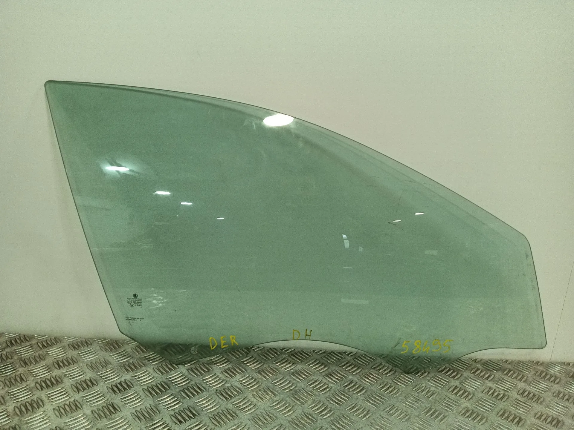 Luna Delantera Derecha para Skoda Octavia Lim. (5E3)
