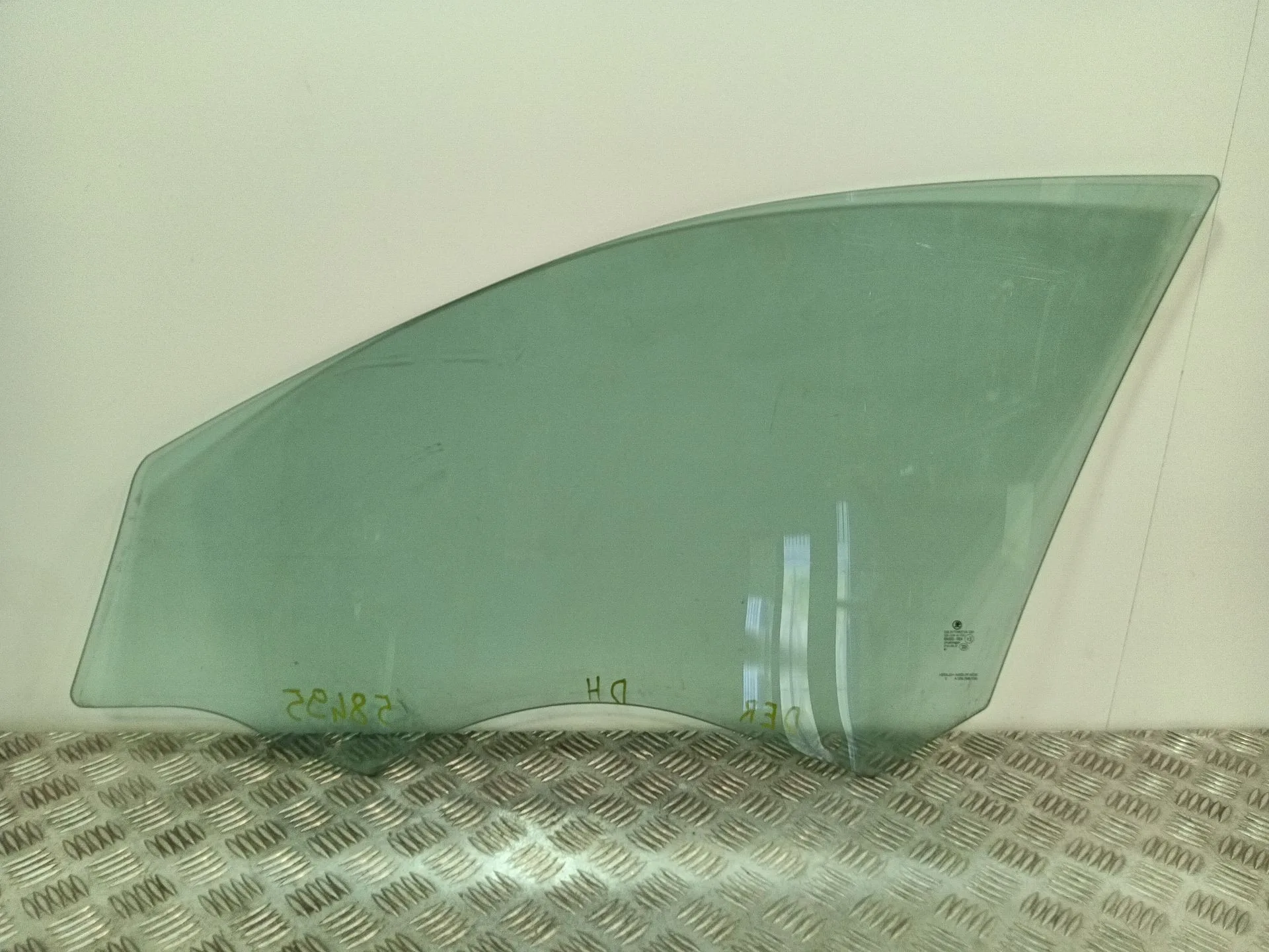 Luna Delantera Derecha para Skoda Octavia Lim. (5E3)