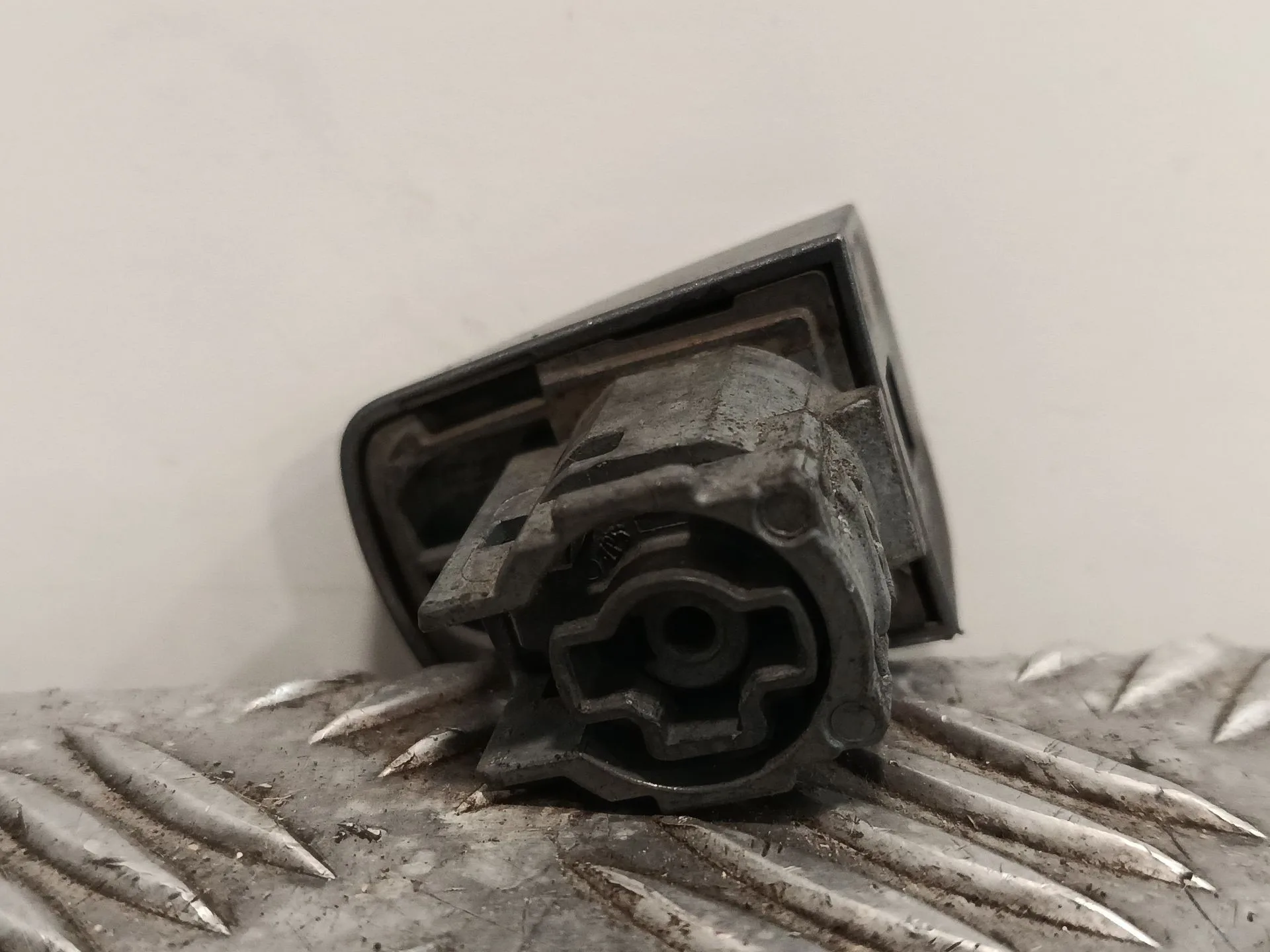 Bombin Puerta Delantera Izquierda para Chevrolet Cruze Hatchback (J305)