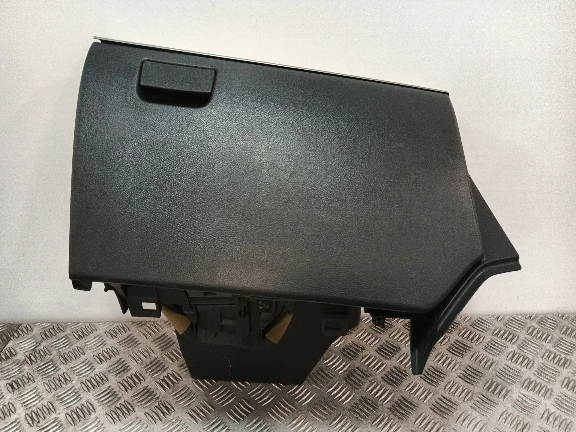 Guantera para Mazda 3 Lim. (Bl)