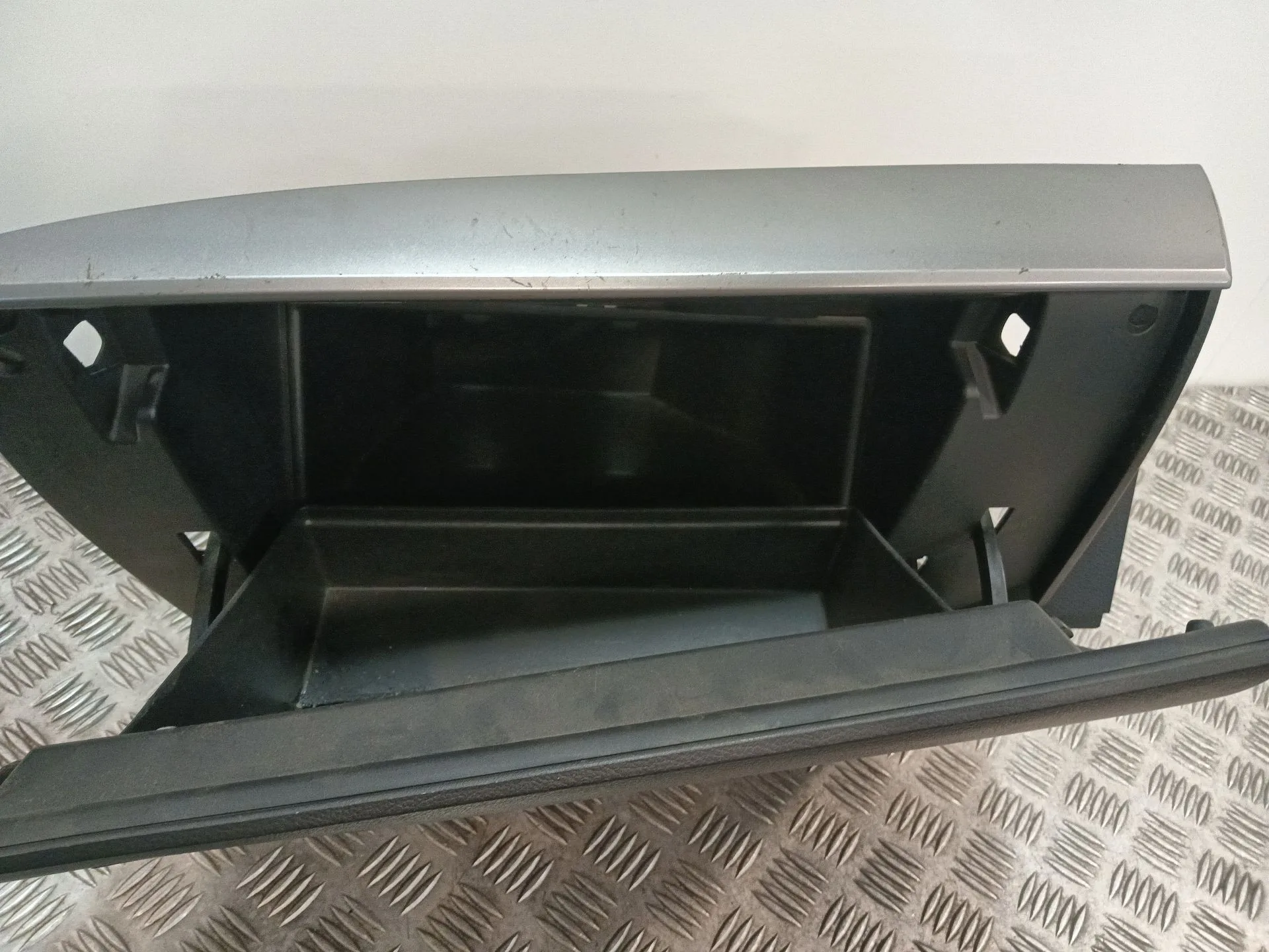 Guantera para Mazda 3 Lim. (Bl)