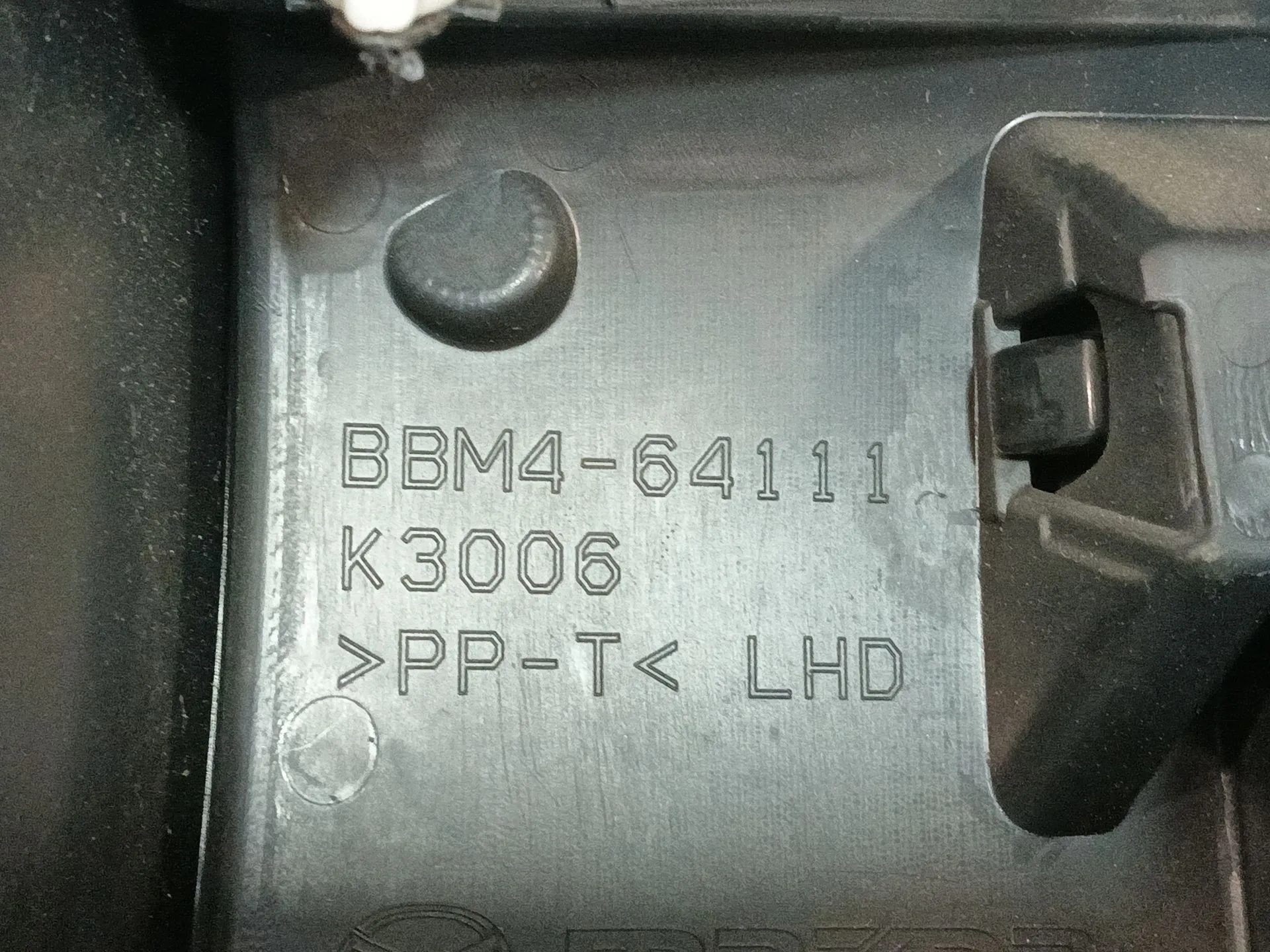 Guantera para Mazda 3 Lim. (Bl)