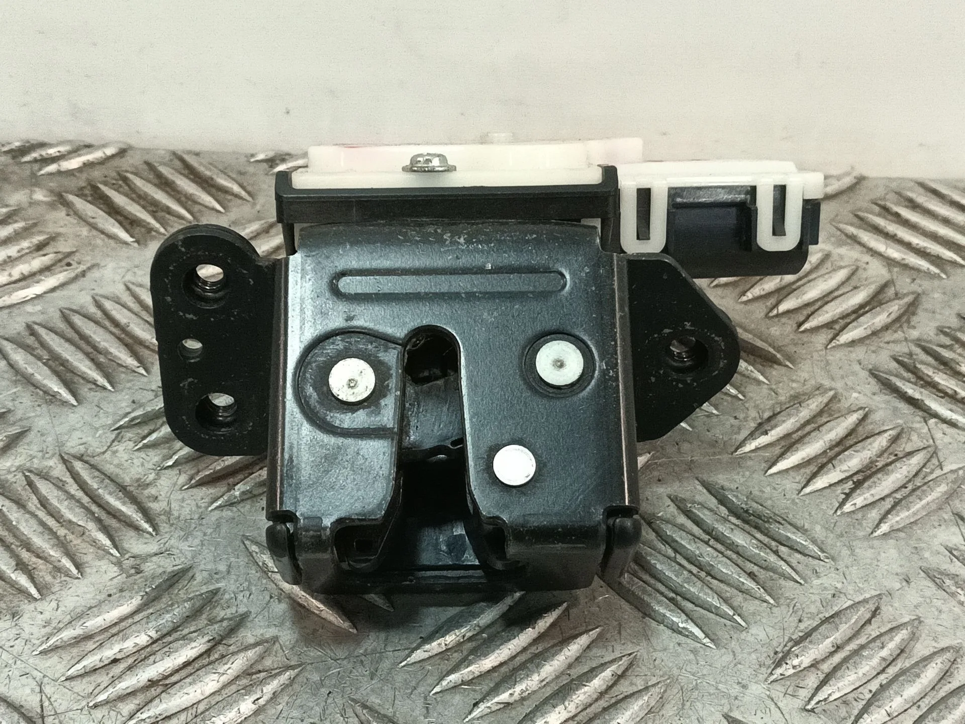 Cerradura Maletero / Porton para Mazda 3 Lim. (Bl)