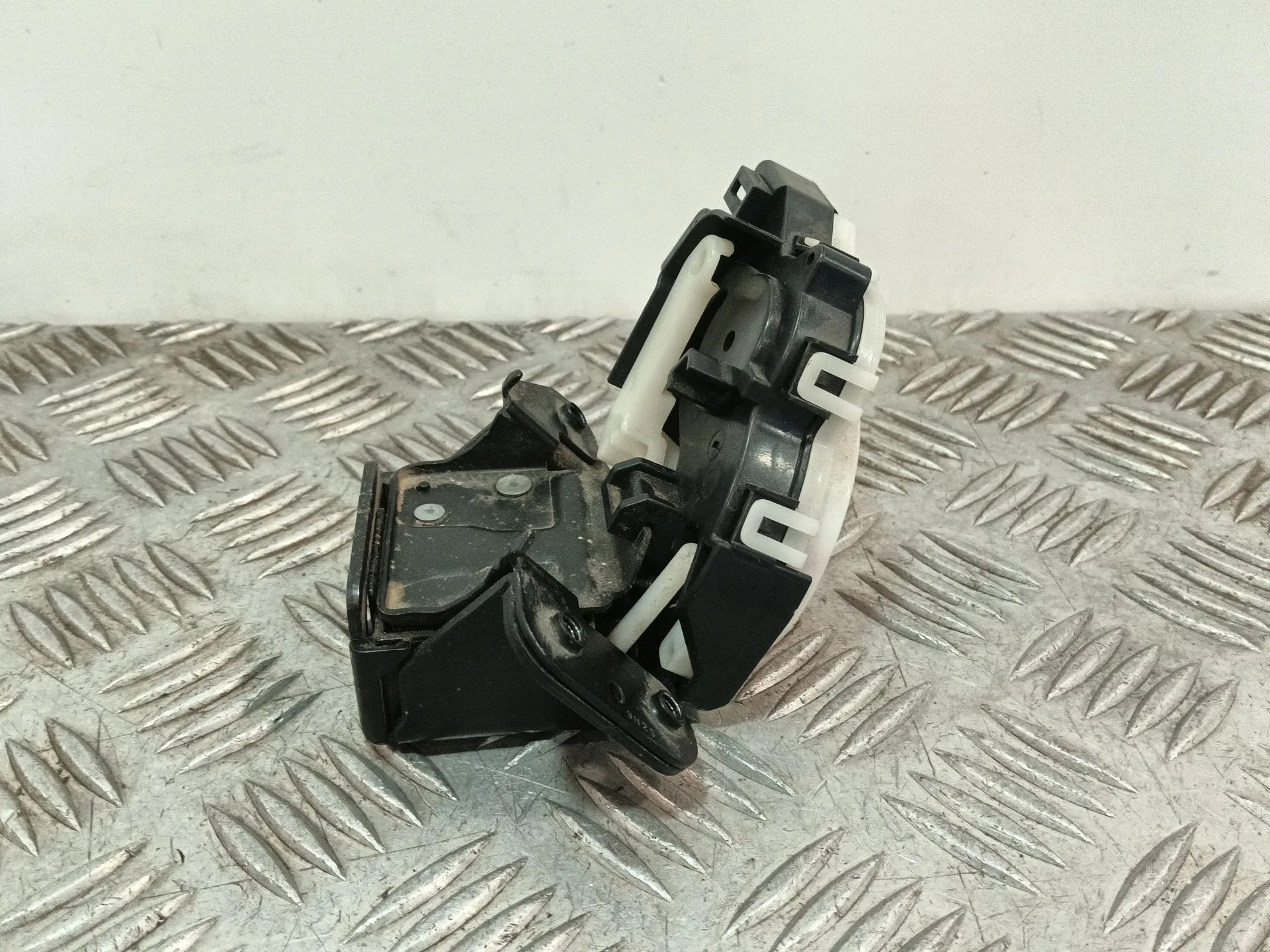 Cerradura Maletero / Porton para Mazda 3 Lim. (Bl)