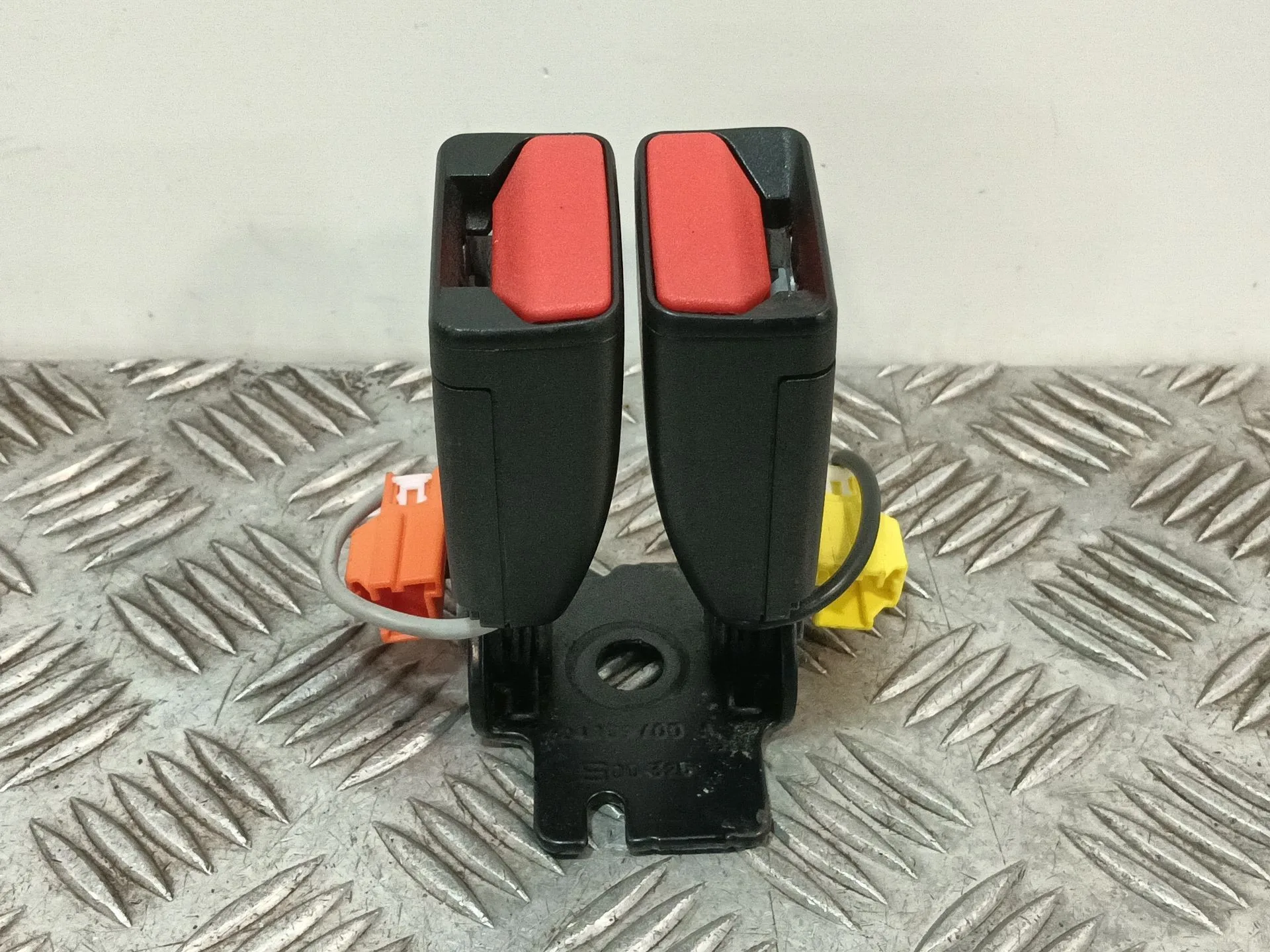 Enganche Cinturon Trasero Izquierdo para Volvo V40 Hatchback (525)