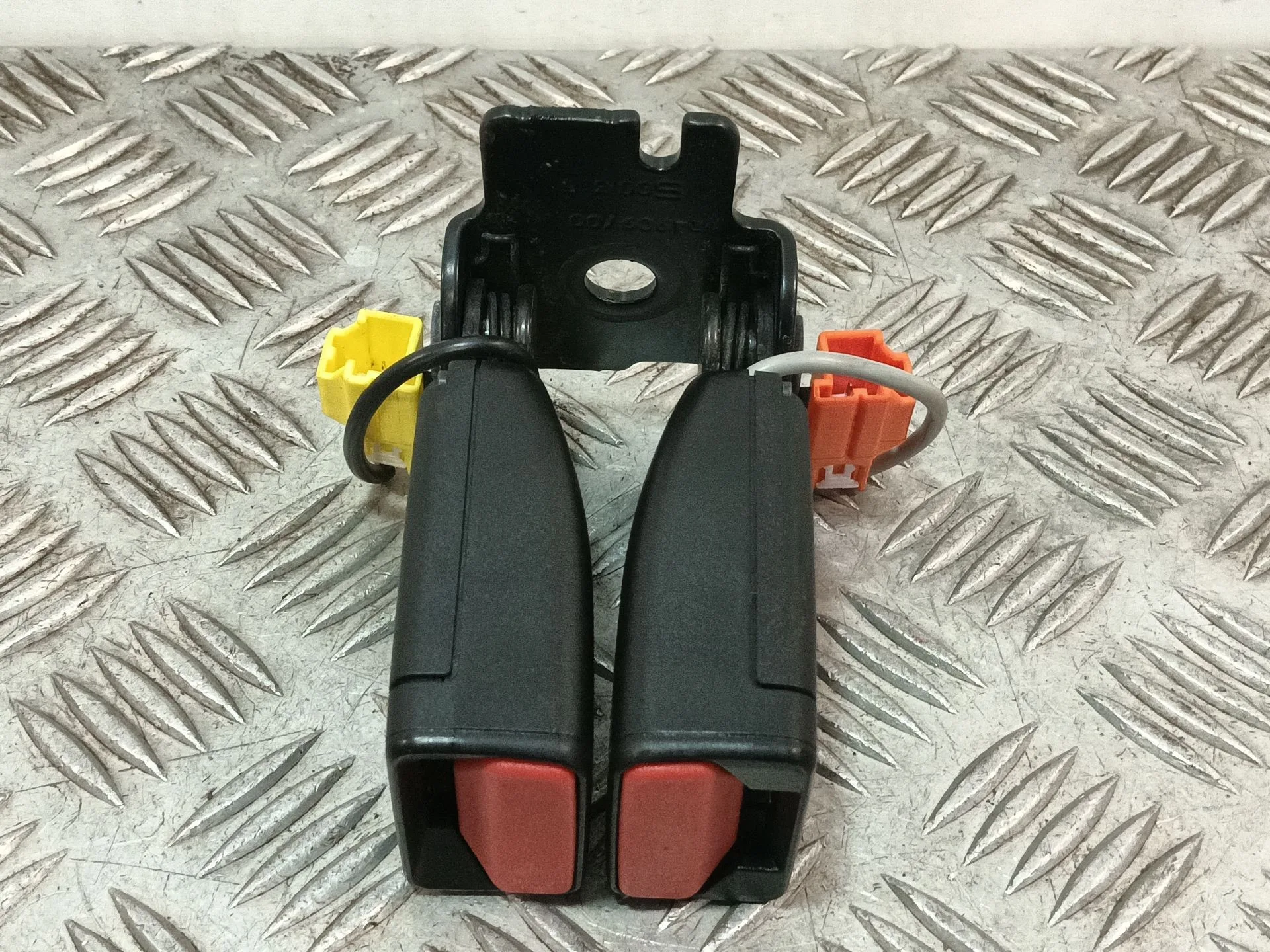 Enganche Cinturon Trasero Izquierdo para Volvo V40 Hatchback (525)