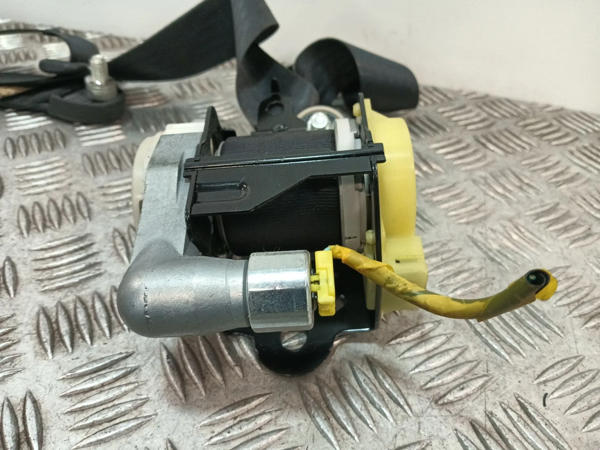 Cinturon Seguridad Delantero Derecho para Mazda 3 Lim. (Bl)