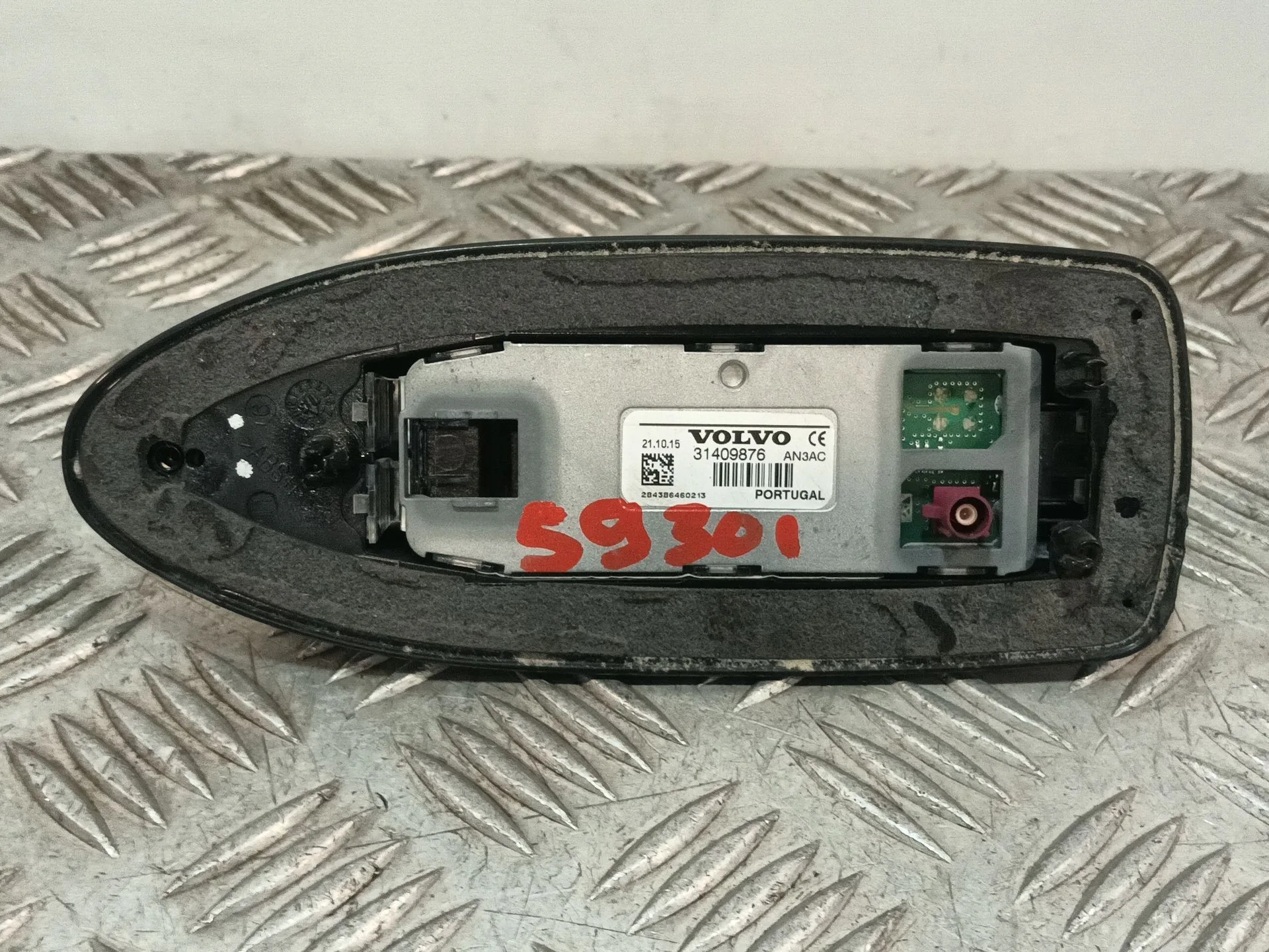 Antena para Volvo V40 Hatchback (525)
