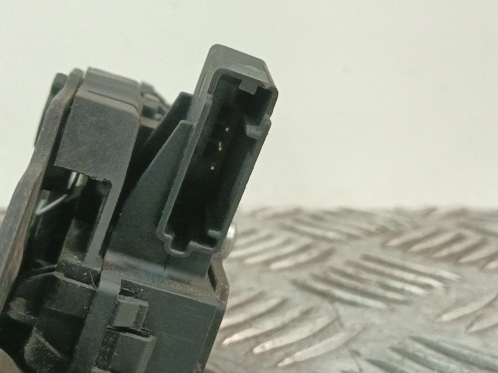 Cerradura Maletero / Porton para Opel Astra J Lim.
