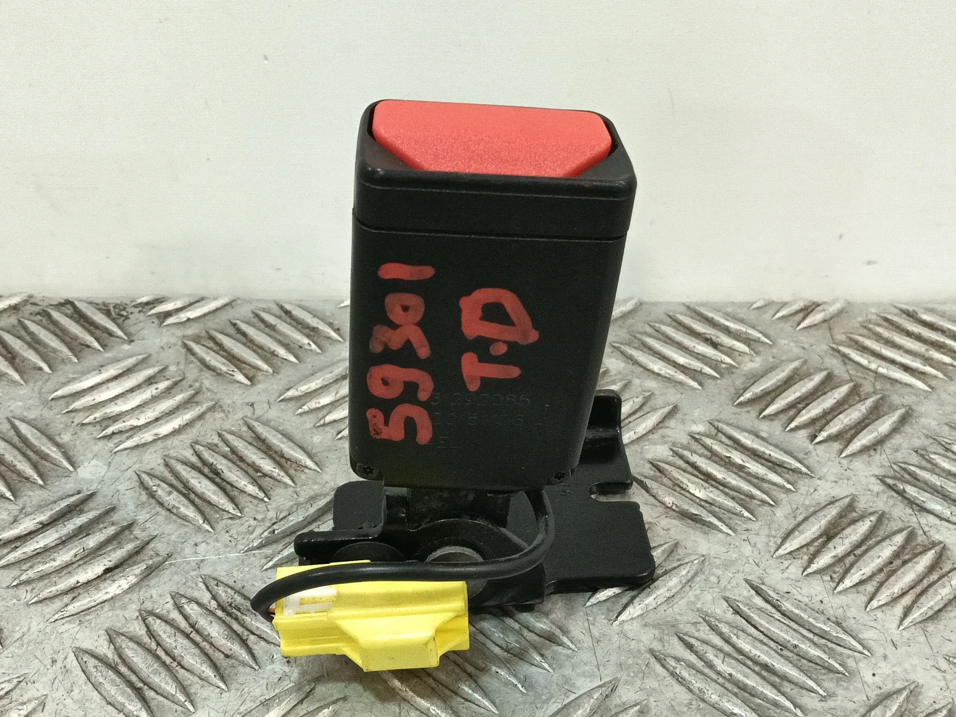 Enganche Cinturon Trasero Derecho para Volvo V40 Hatchback (525)