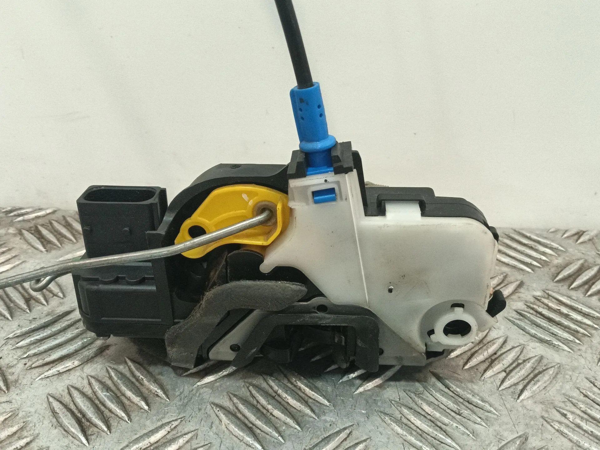 Cerradura Puerta Delantera Izquierda para Opel Astra J Lim.