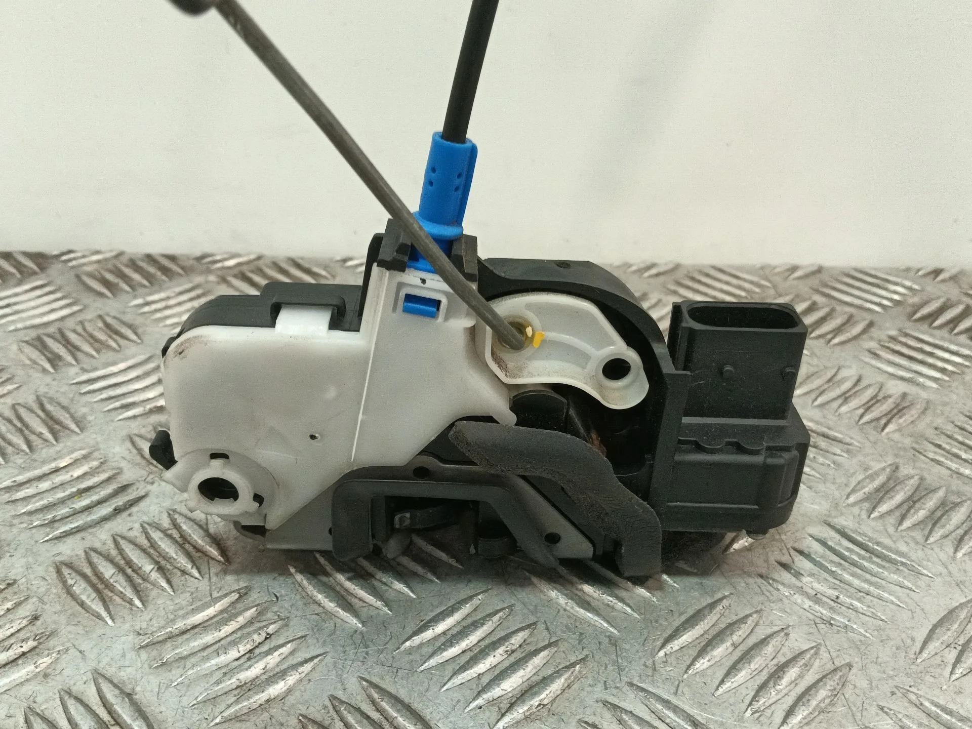 Cerradura Puerta Delantera Derecha para Opel Astra J Lim.