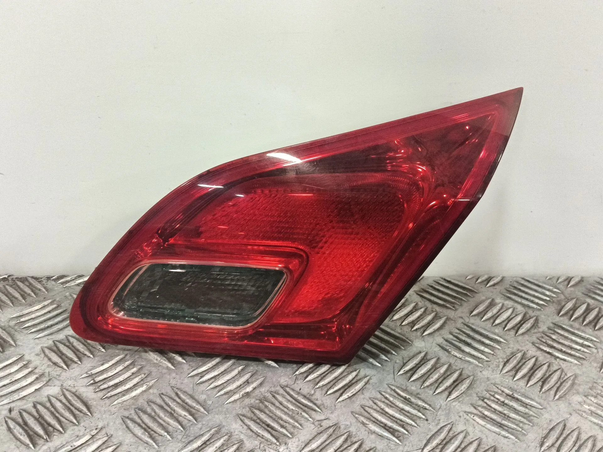 Piloto Trasero Derecho Interior para Opel Astra J Lim.