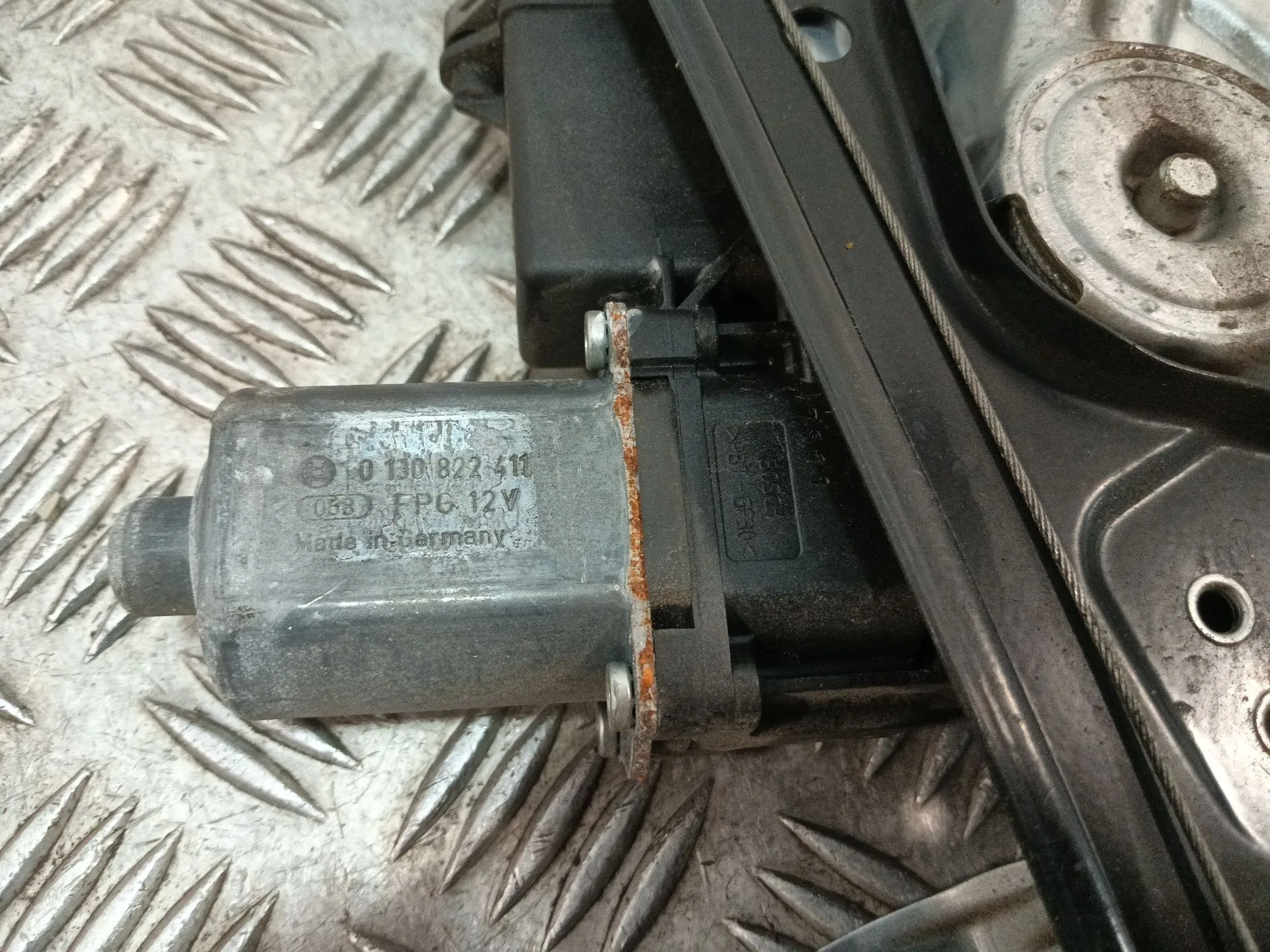Elevalunas Delantero Derecho para Opel Astra J Lim.