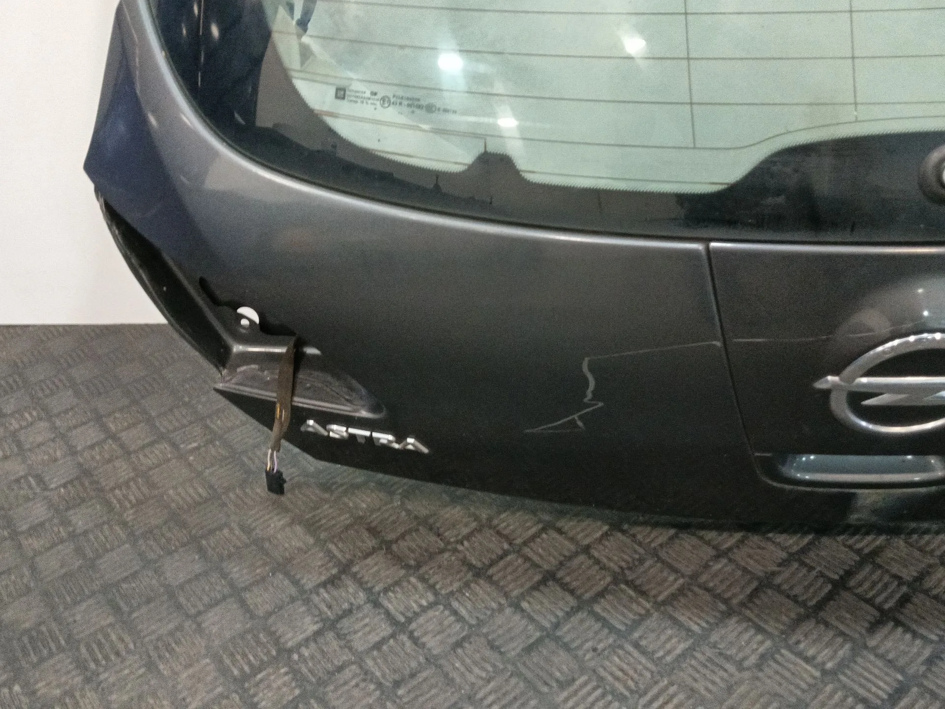 Porton Trasero para Opel Astra J Lim.