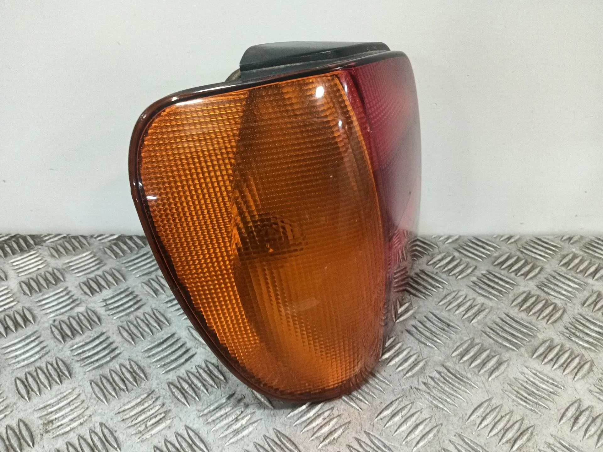 Piloto Trasero Izquierdo para Volkswagen Polo Iii (6N1)