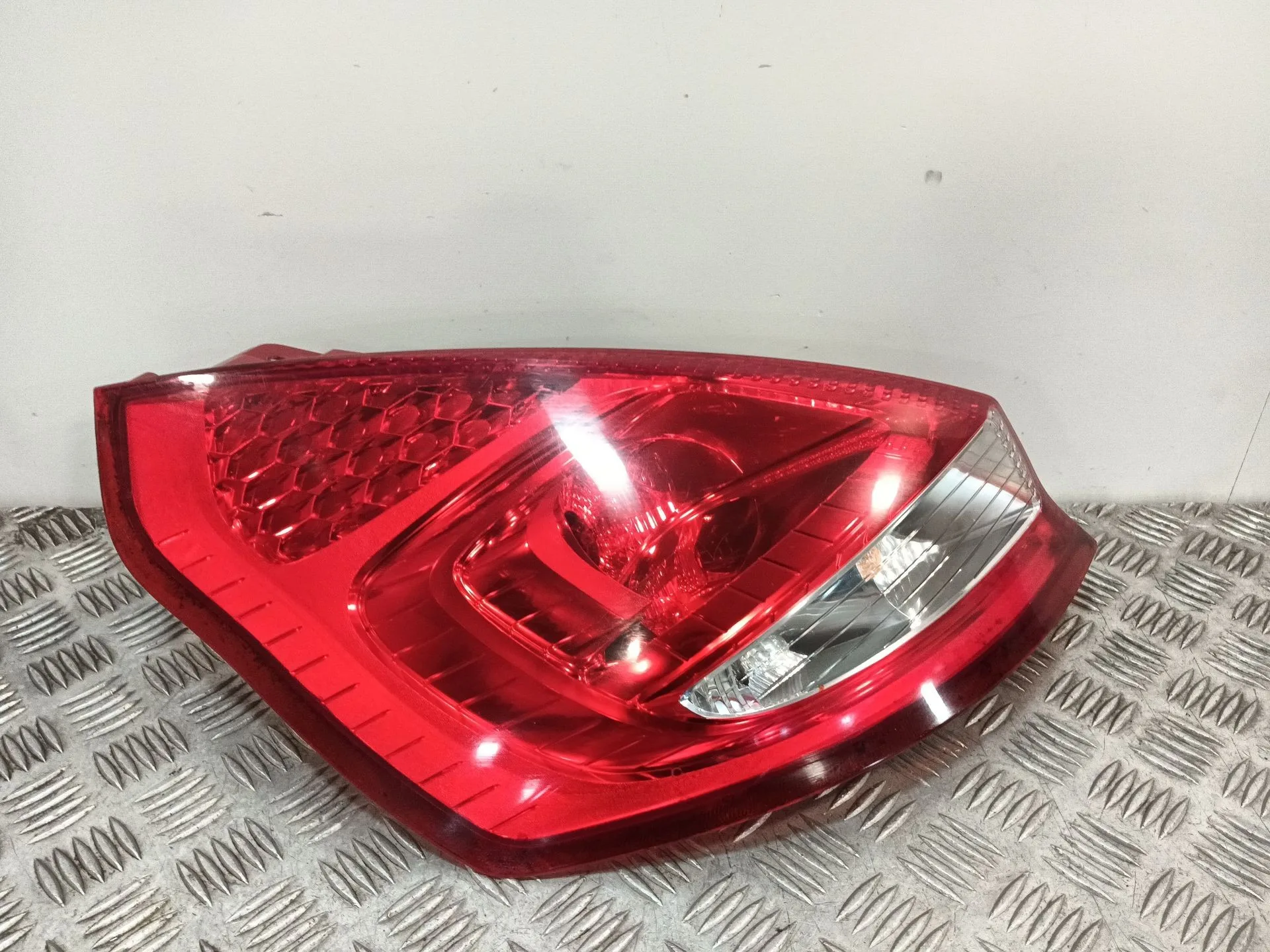 Piloto Trasero Izquierdo para Ford Fiesta Vi (Cb1, Ccn)