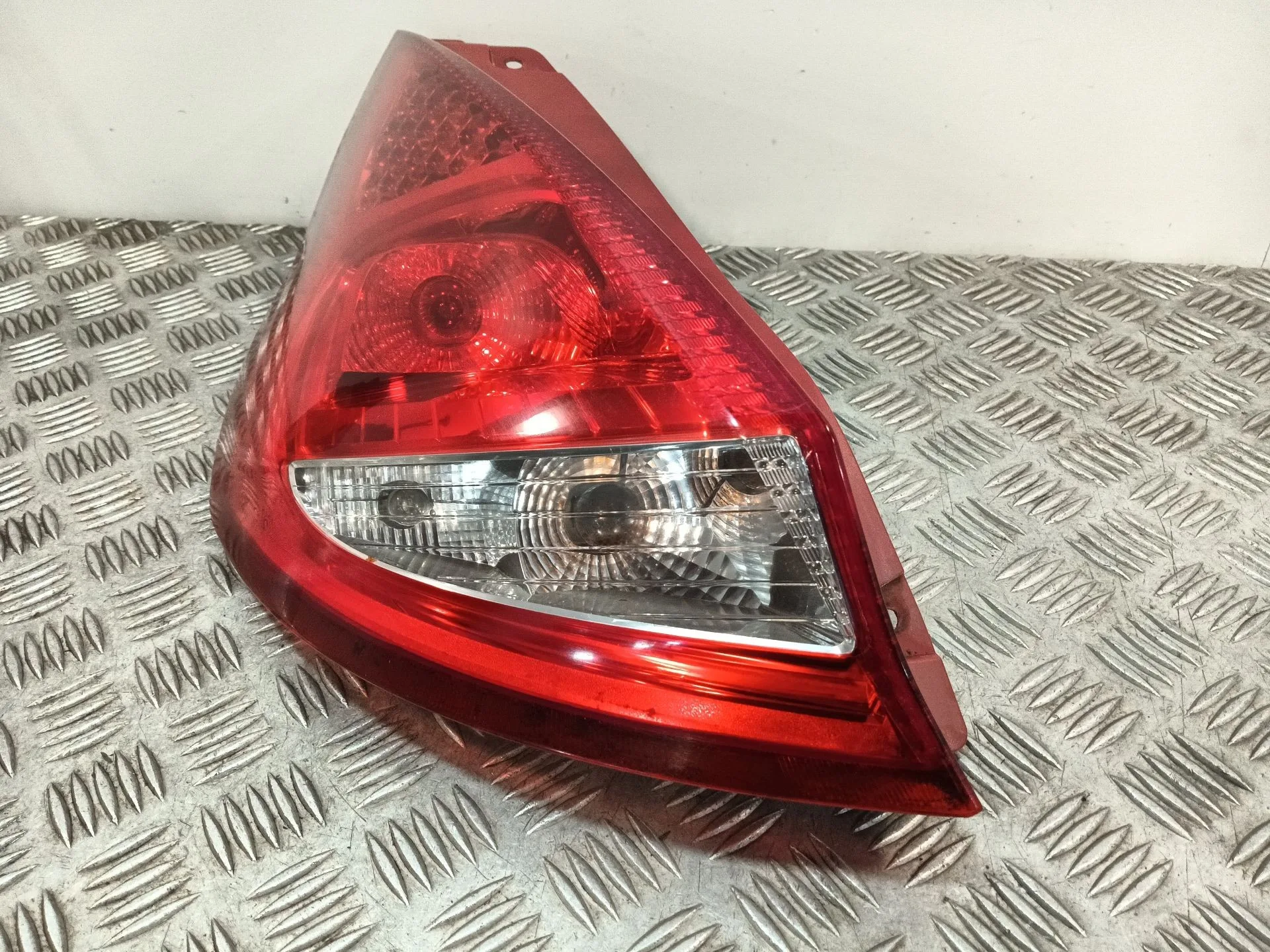 Piloto Trasero Izquierdo para Ford Fiesta Vi (Cb1, Ccn)